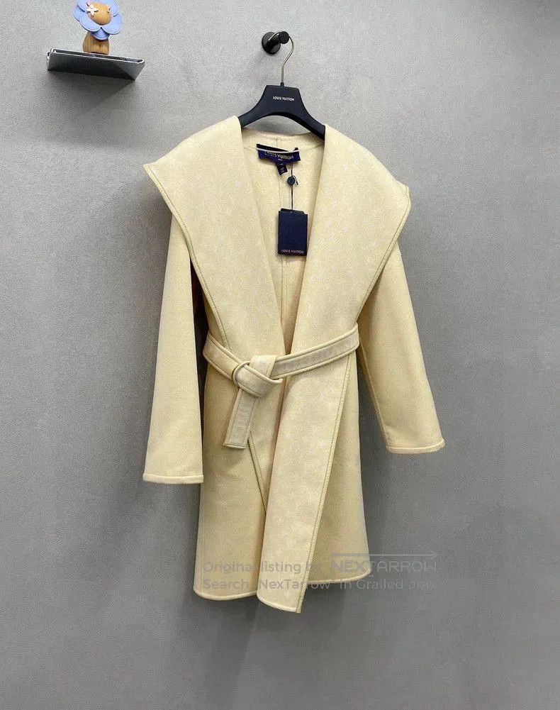 Louis Vuitton Louis Vuitton Yellow Logo Robe Coat. Size US XXS / EU 40 - 2 Thumbnail