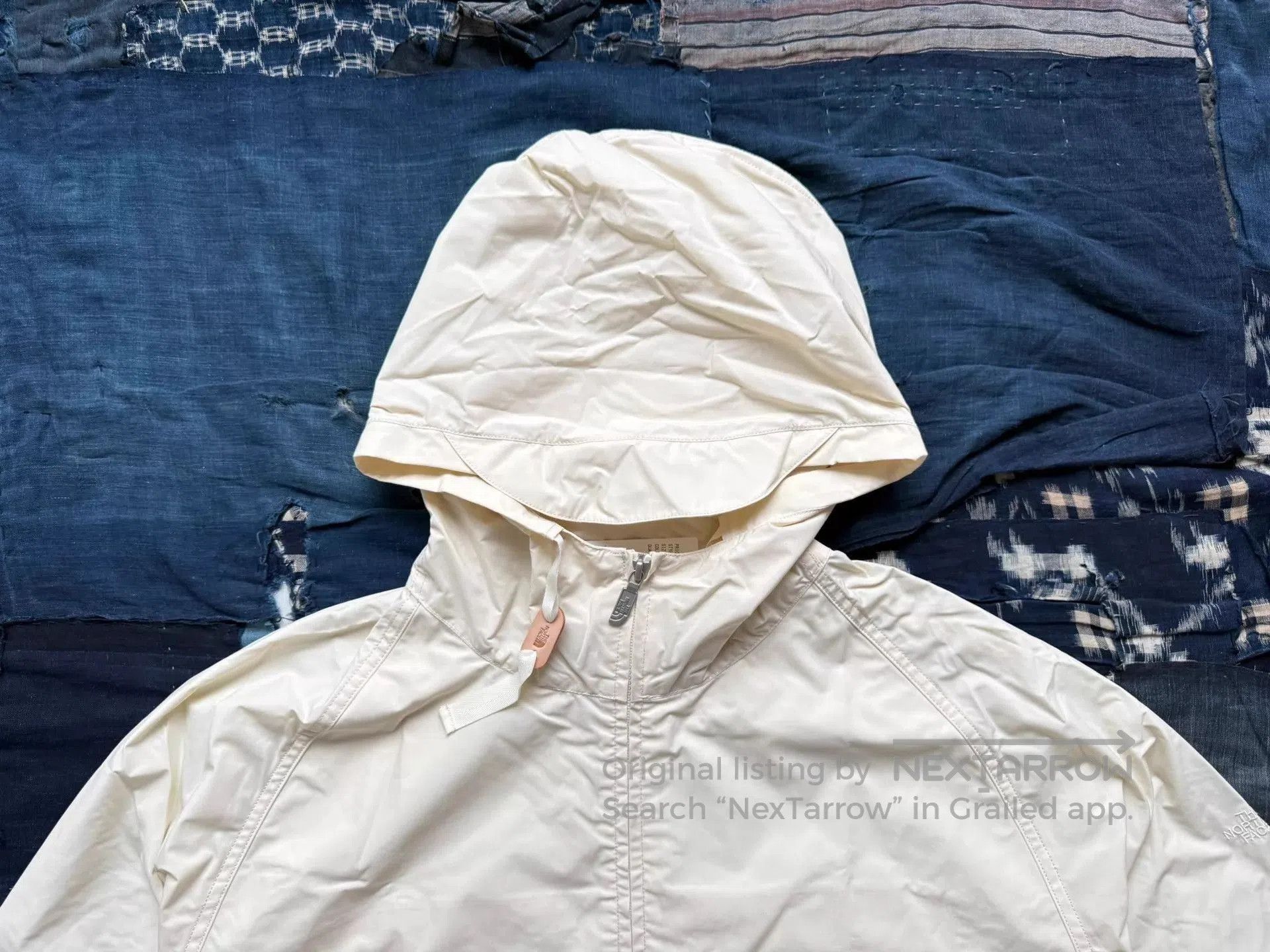 The North Face Beige Hooded Light Jacket Size L. Size US L / EU 52-54 / 3 - 4 Thumbnail