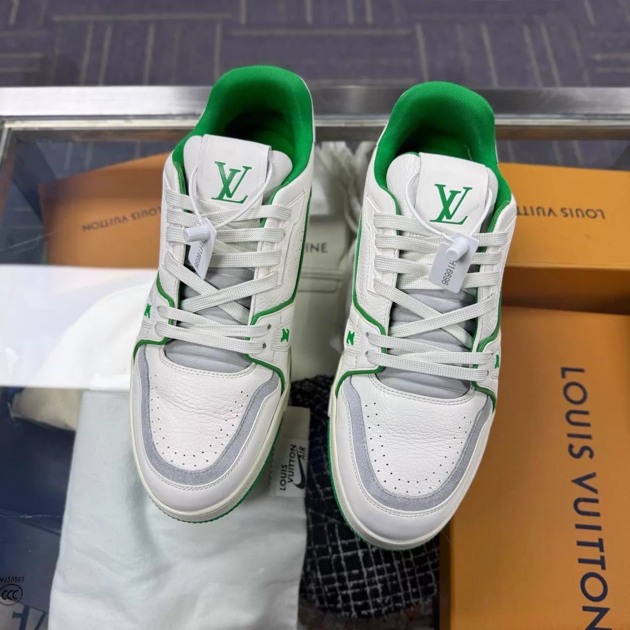 Louis Vuitton LV TRAINER white/green UK8 42 Size US 9 / EU 42 - 1 Thumbnail