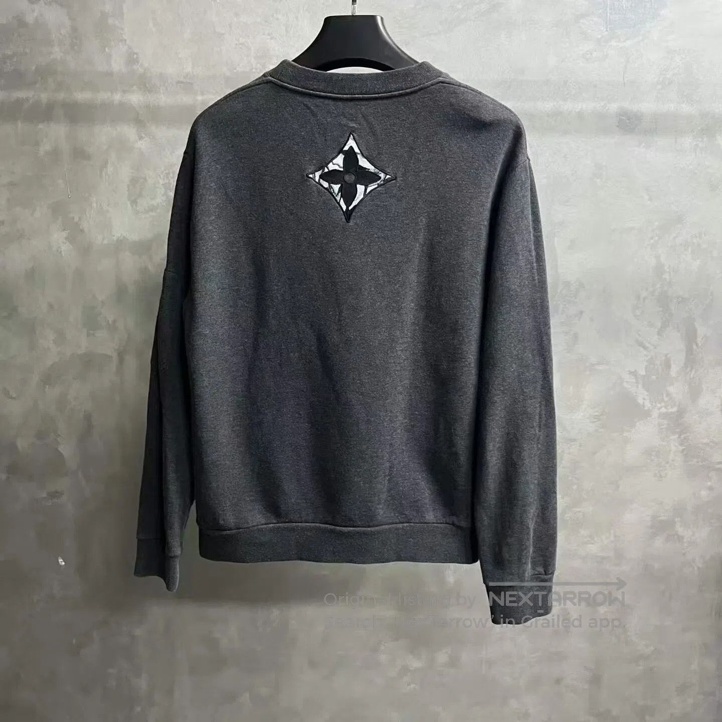 Louis Vuitton Louis Vuitton Gray letter logo printed round-neck long-sle Size US M / EU 48-50 / 2 - 5 Thumbnail