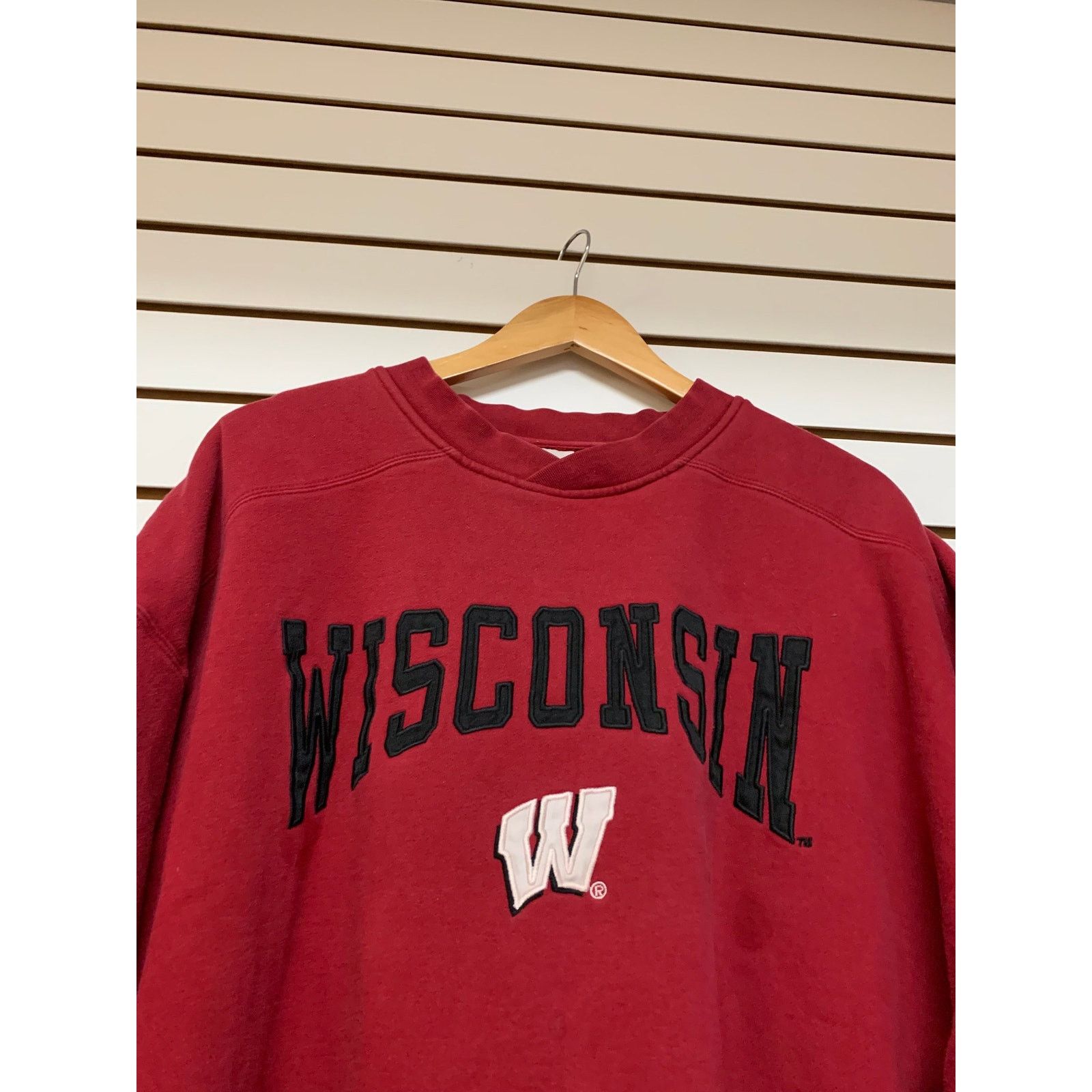 Adidas Vintage Wisconsin Badgers adidas crewneck Sweatshirt size XL Size US XL / EU 56 / 4 - 2 Thumbnail