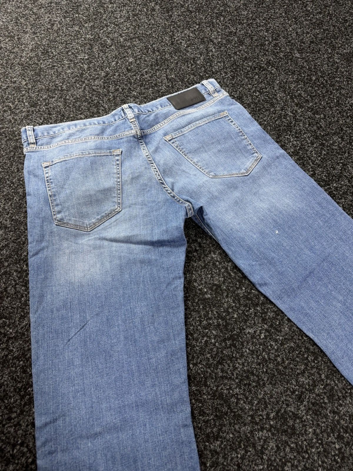 Hugo Boss Luxury Hugo Boss Distressed Punk Rock Light Wash Y2K Jeans Size US 36 / EU 52 - 17 Thumbnail