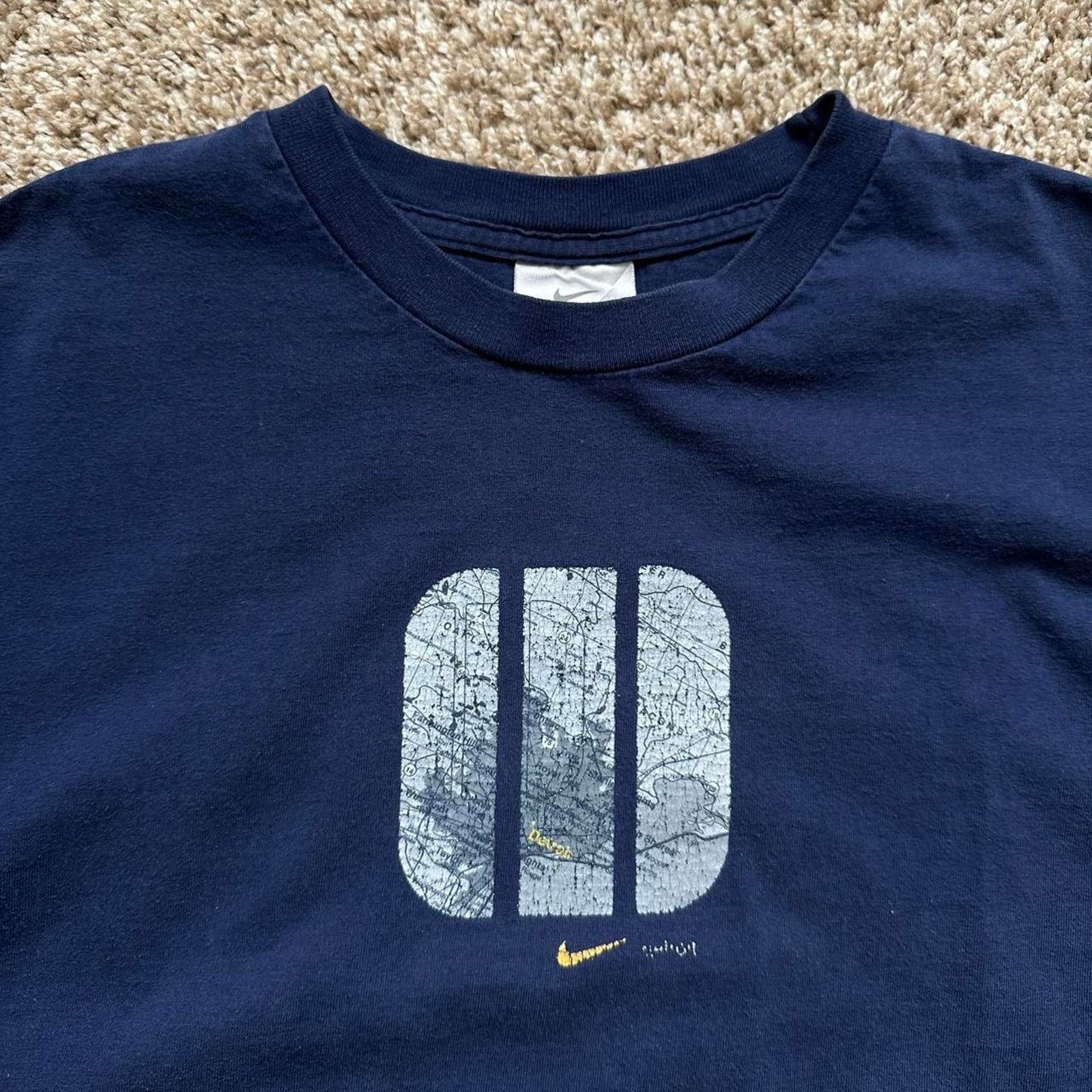 Nike × Vintage Vintage 2001 Nike City Max Tour Detroit Faded Graphic TShirt Size US L / EU 52-54 / 3 - 5 Thumbnail