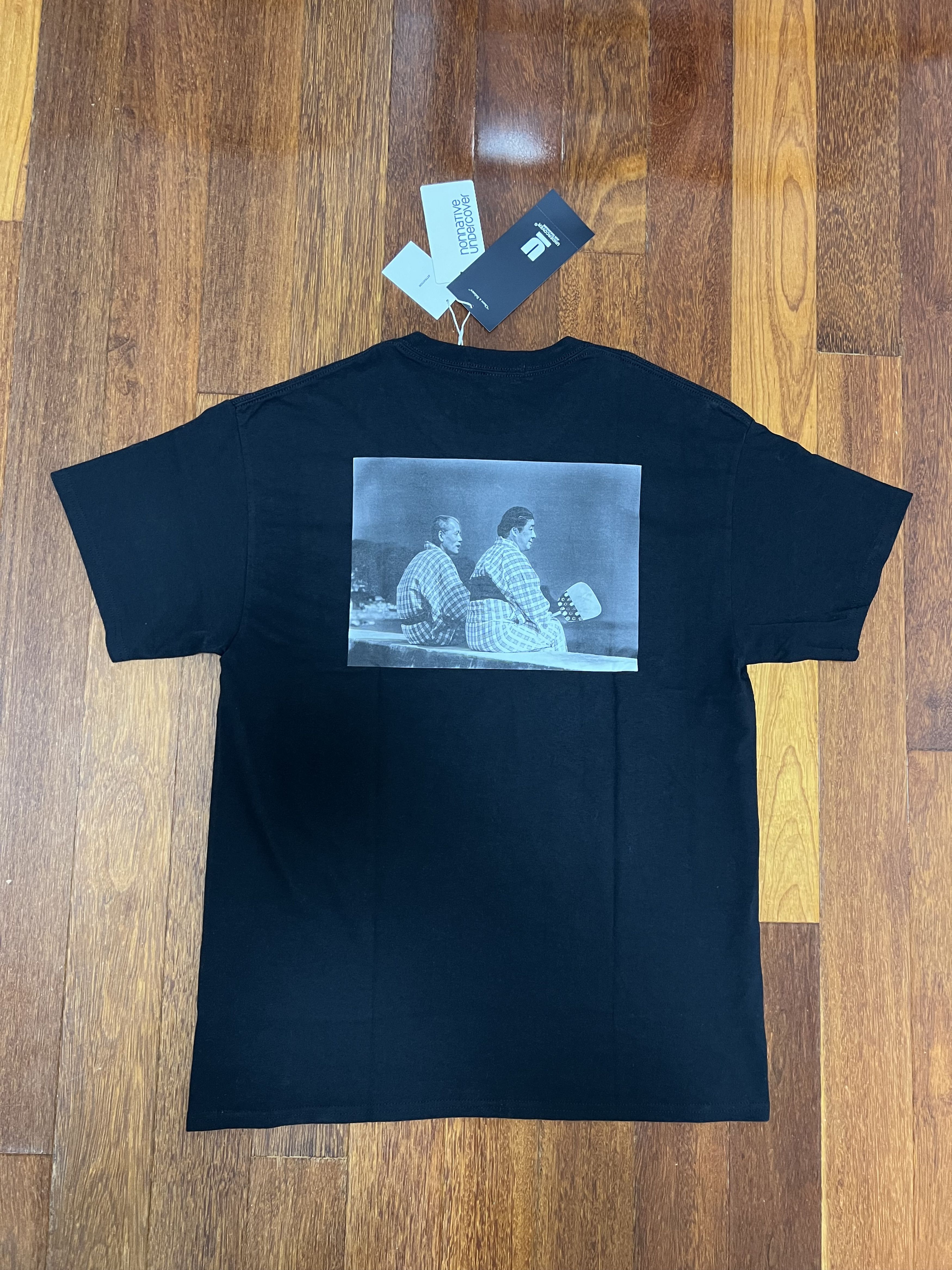 Nonnative × Undercover 💚 Undercover x Nonnative x Yasujirō Ozu "Tokyo Story" Tee Size US L / EU 52-54 / 3 - 2 Thumbnail