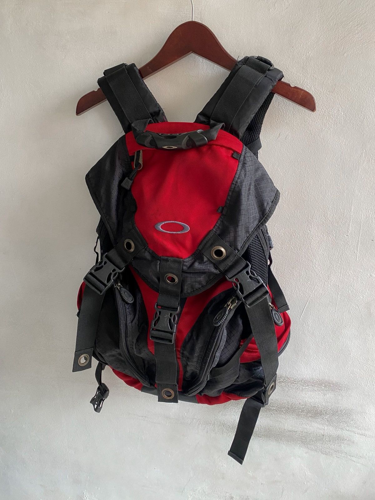 Oakley Vtg Oakley Backpack Size 30 - 1 Thumbnail