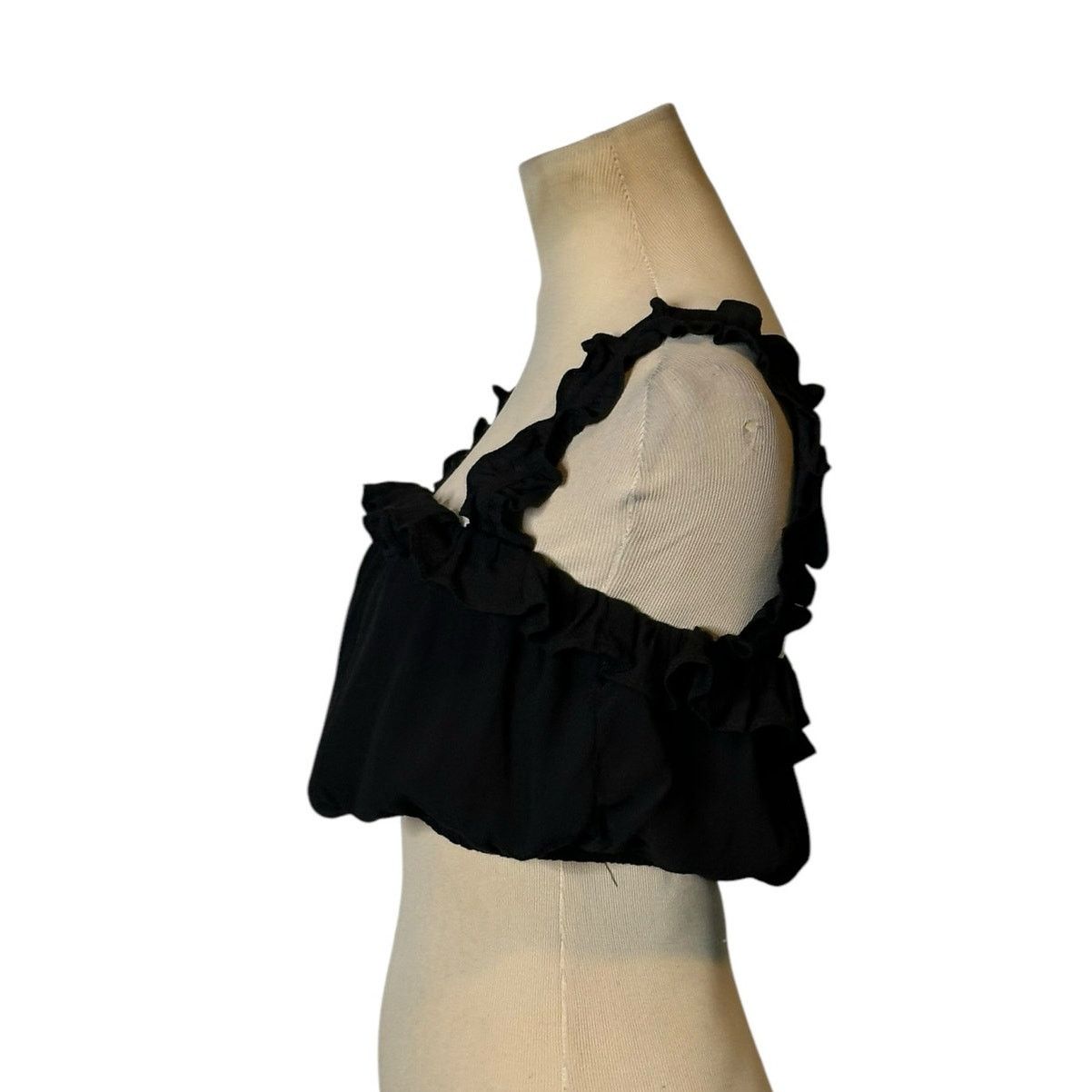Forever 21 Forever 21 black ruffle straps crop top size small Size S / US 4 / IT 40 - 5 Thumbnail