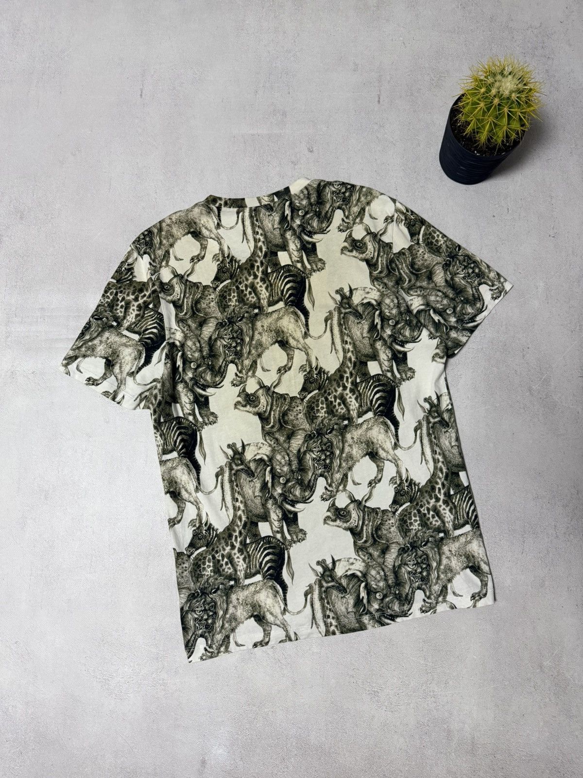 Louis Vuitton Louis Vuitton T Shirt Tee Overprinted Mens M Size Size US M / EU 48-50 / 2 - 11 Thumbnail