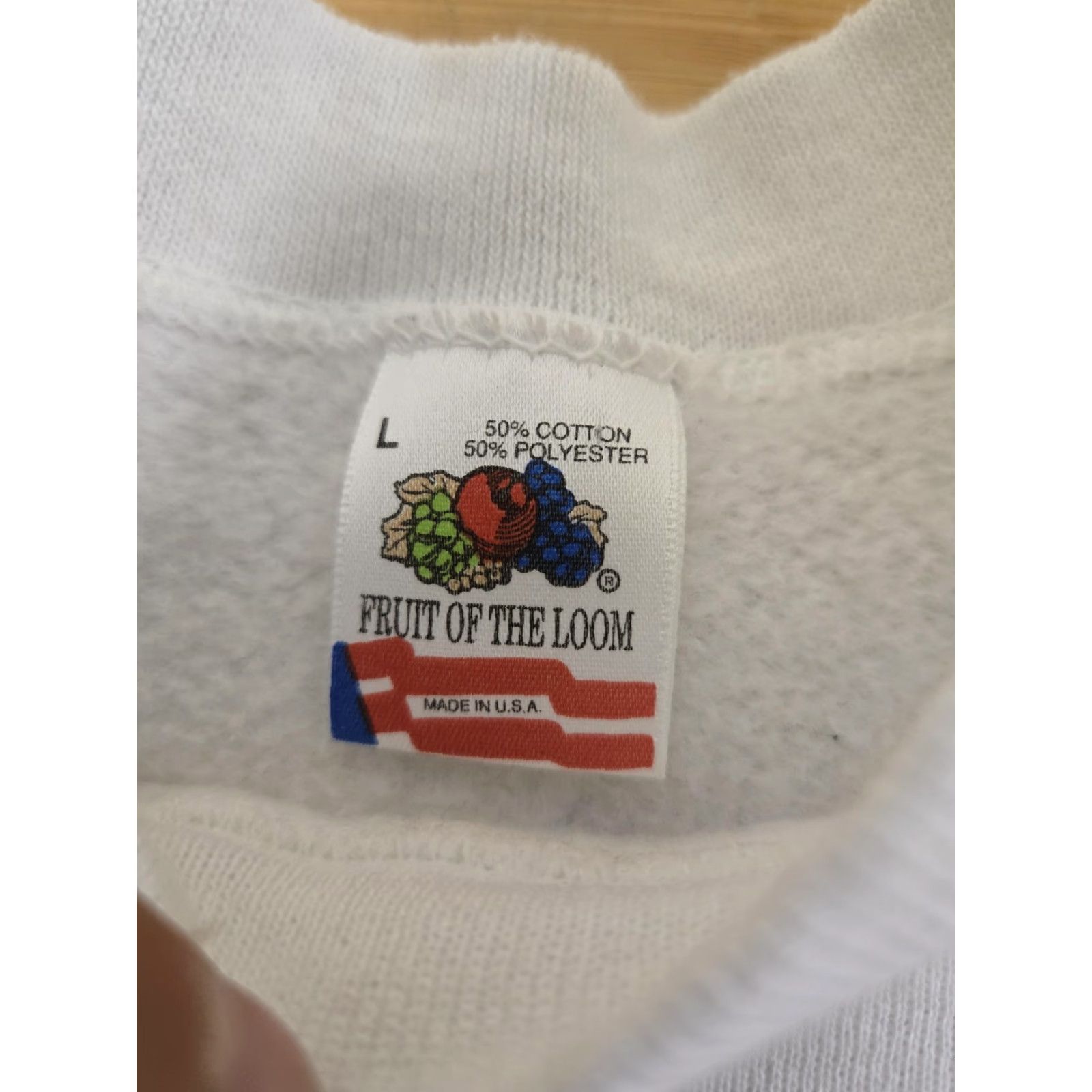 Fruit Of The Loom VINTAGE Fruit of the Loom Sweatshirt Mens Large White 1995 Lakeside Oldenburg Graphic Print USA Germany Flags Bees 90s Mens Size US L / EU 52-54 / 3 - 5 Thumbnail