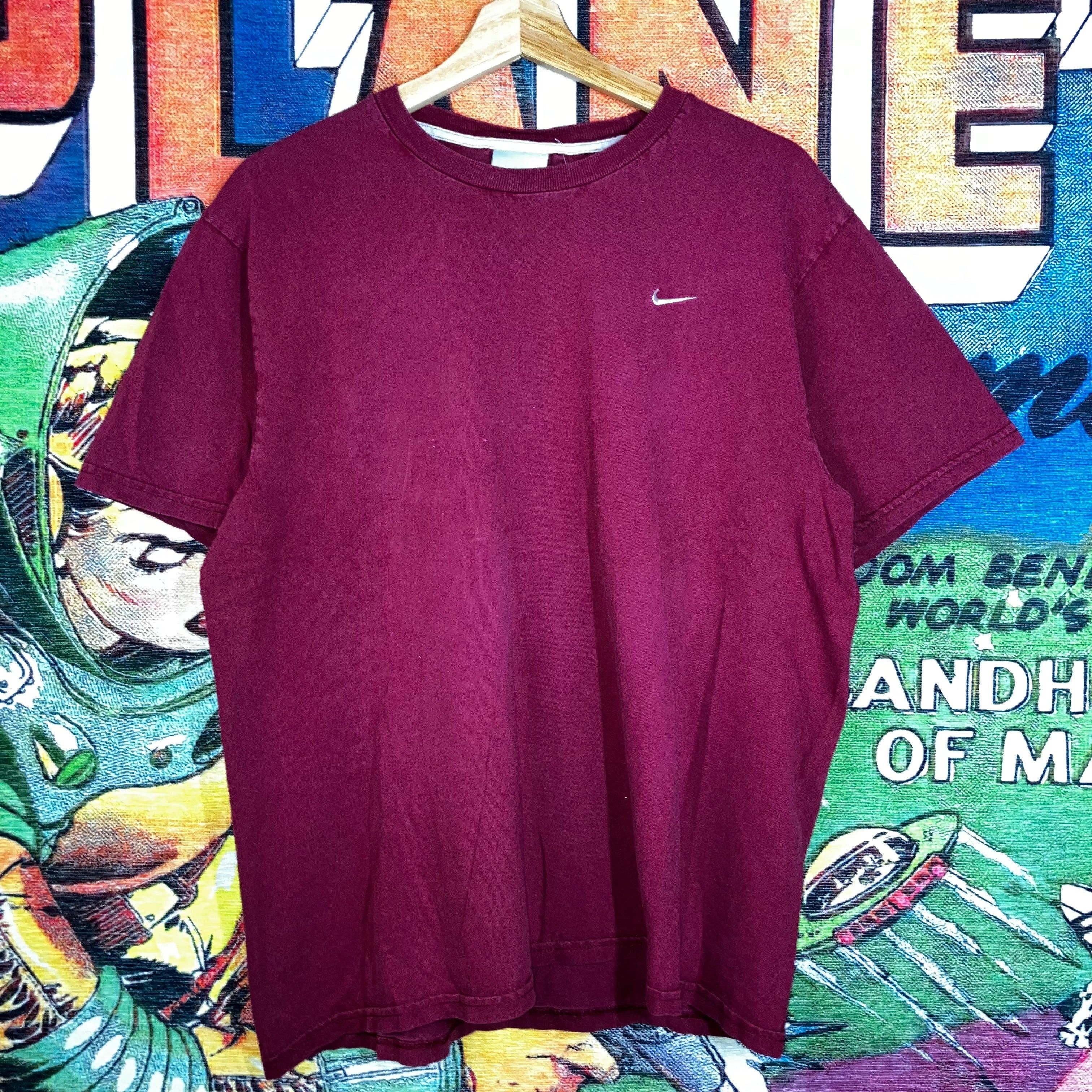 Vintage Y2K Nike Maroon Swoosh Logo Tee Size L Size US L / EU 52-54 / 3 - 1 Thumbnail