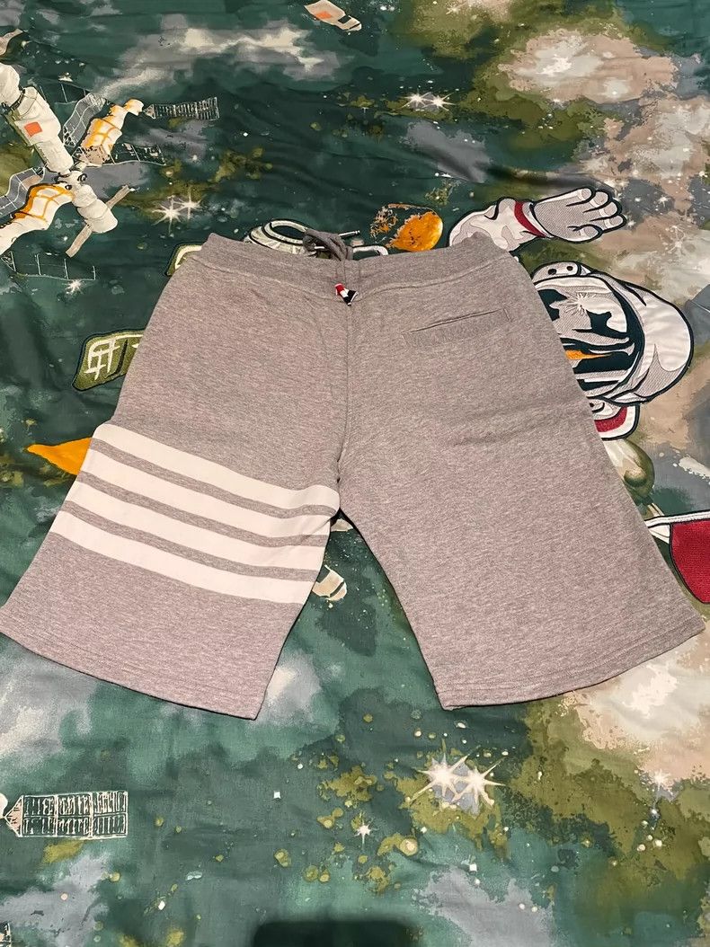 Thom Browne Thom Browne Gray striped shorts Size US 38 / EU 54 - 2 Thumbnail