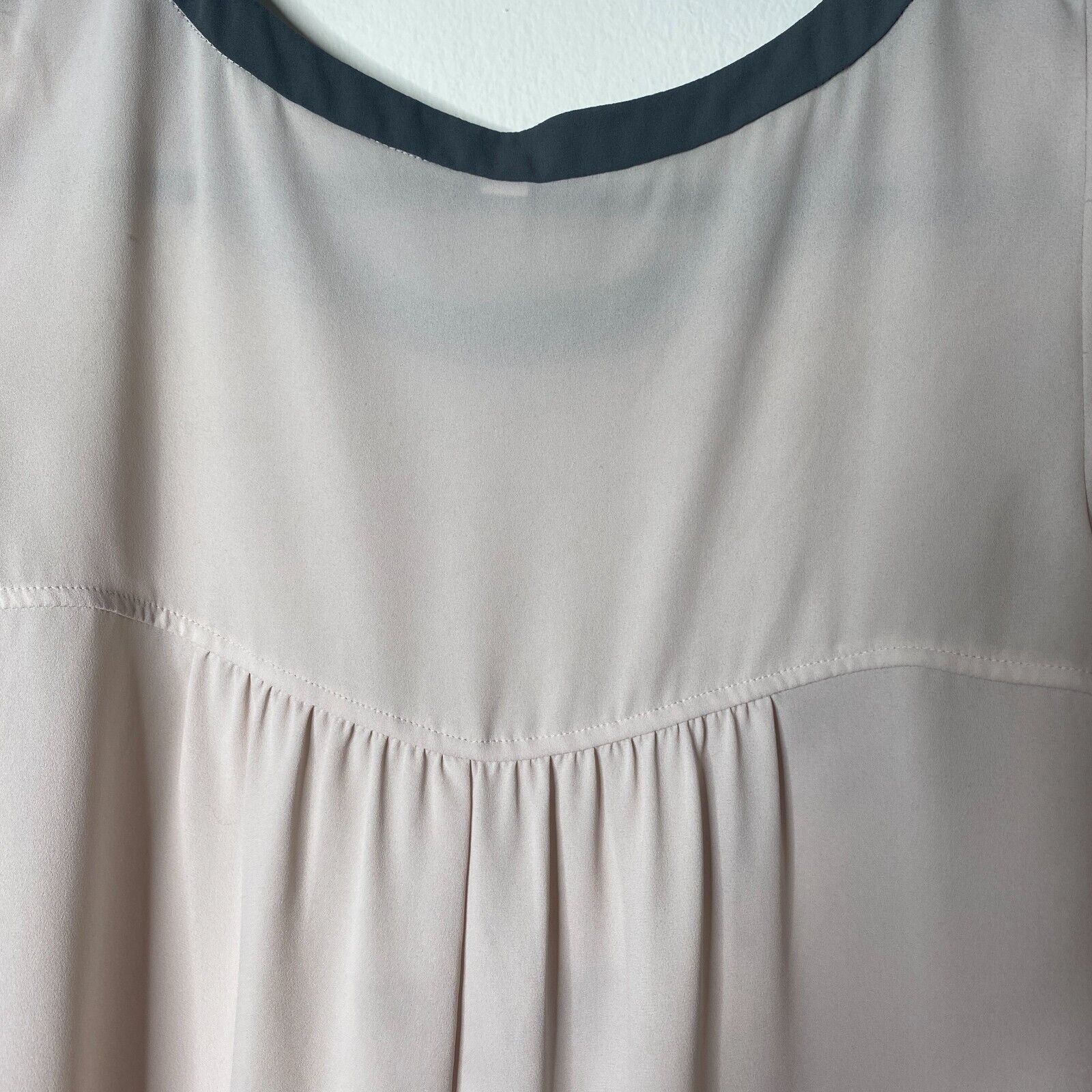 Loft Loft Pinky Gray Collar Top Gathered Back Short Sleeves XSP Size XS / US 0-2 / IT 36-38 - 9 Thumbnail