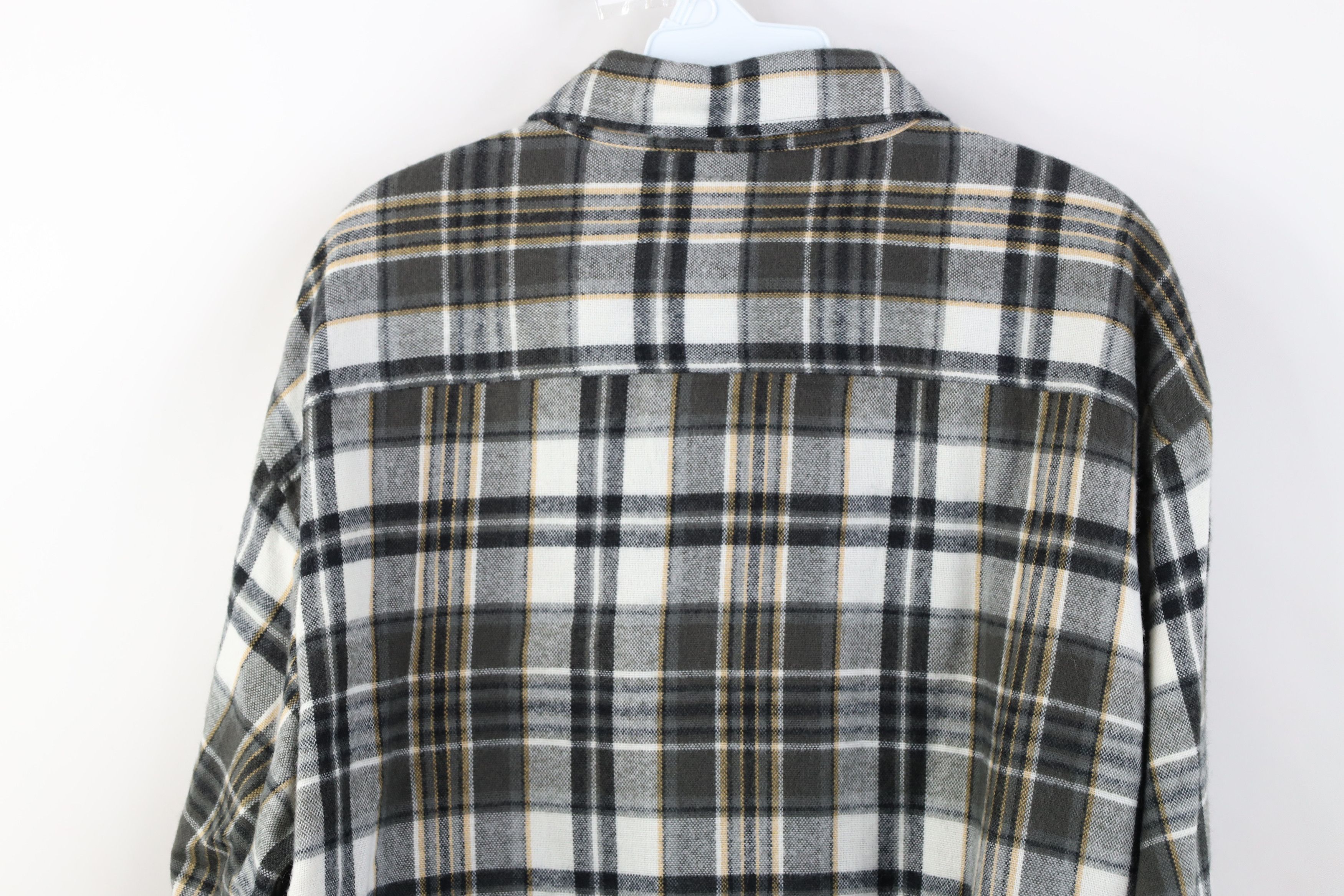 Vintage Vintage 90s Streetwear Knit Collared Button Shirt Plaid Size US XL / EU 56 / 4 - 10 Thumbnail