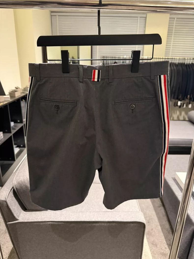 Thom Browne Thom Browne Size 1 Medium gray shorts 2505-Nextarrow Size US 27 - 2 Thumbnail