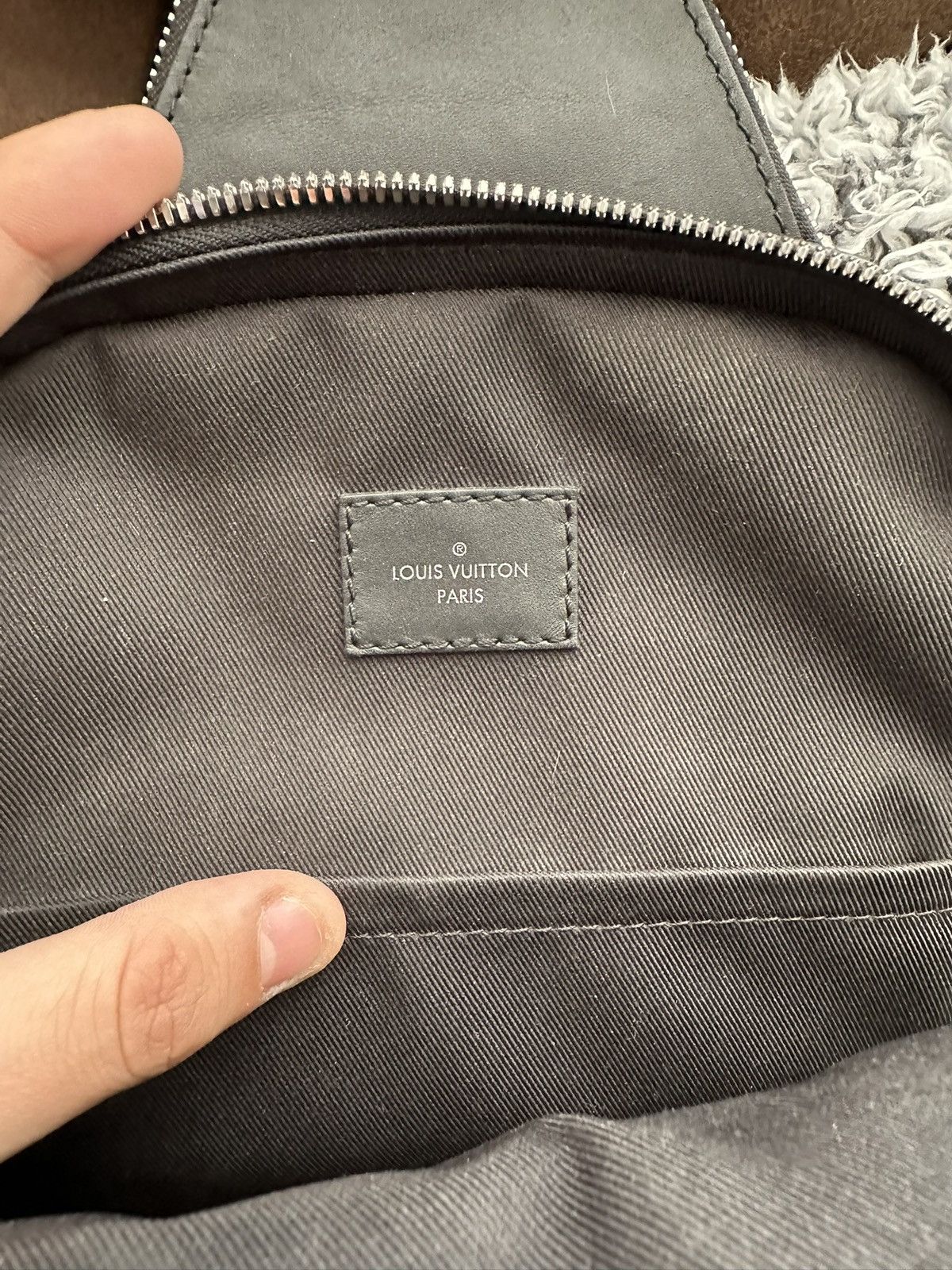 Louis Vuitton Louis Vuitton Avenue Sling Size ONE SIZE - 4 Thumbnail