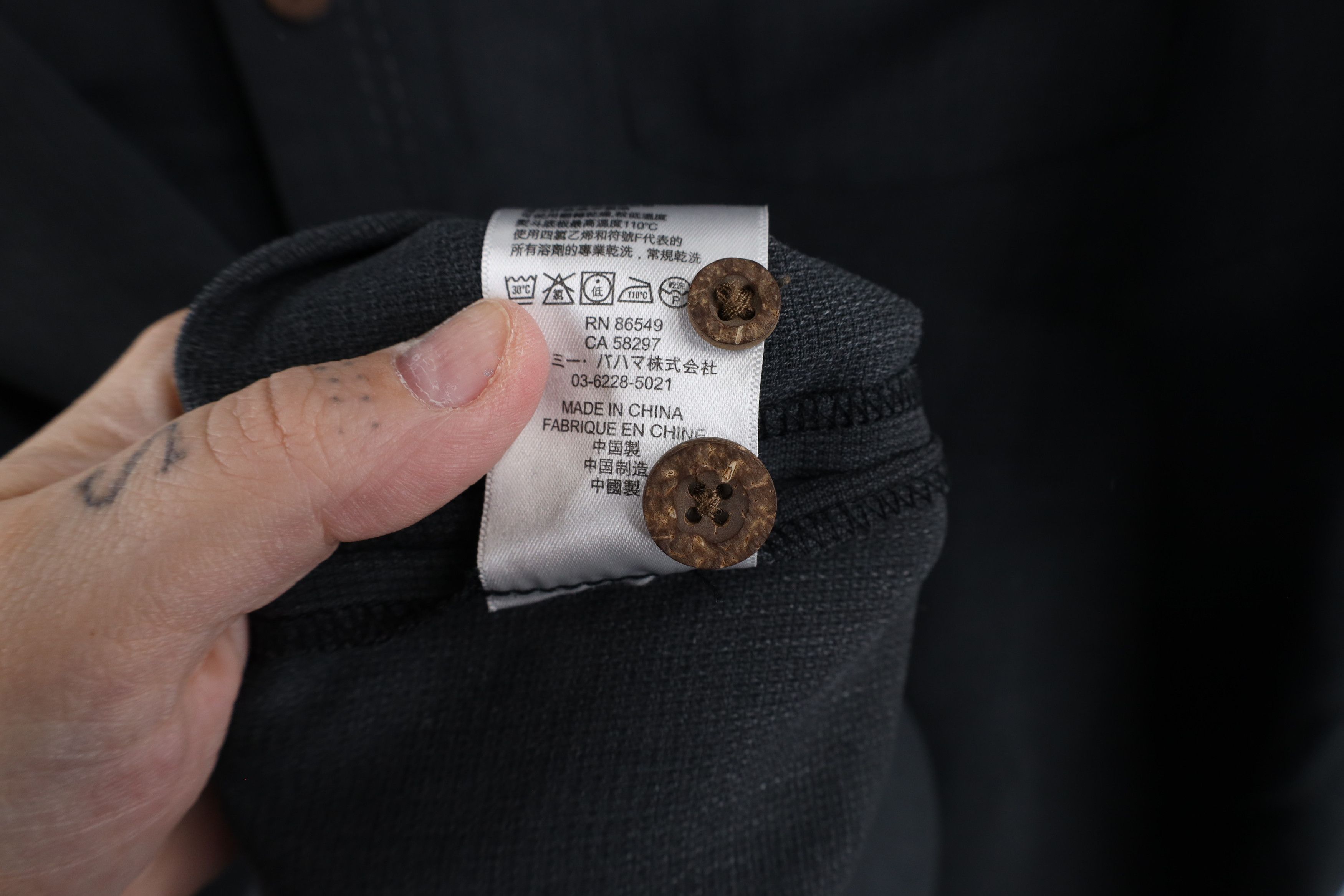 Tommy Bahama × Vintage Vintage Tommy Bahama Silk Blend Looped Collar Button Shirt Size US L / EU 52-54 / 3 - 13 Thumbnail