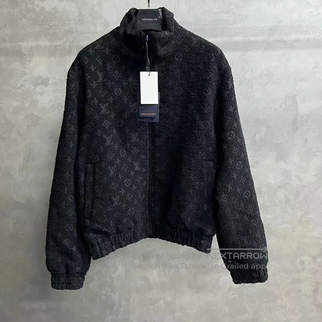 Louis Vuitton louis vuitton black zip. Size US L / EU 52-54 / 3 - 1 Thumbnail
