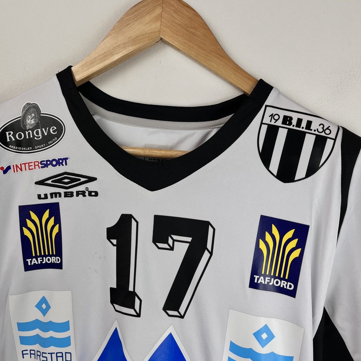 Umbro Umbro B.I.L 17 Norway Jersey Soccer Blockcore Vintage 90s Size US M / EU 48-50 / 2 - 2 Thumbnail