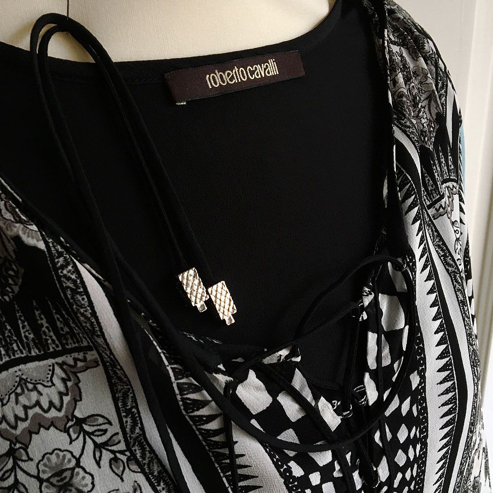 Roberto Cavalli Roberto Cavalli Blue/Black/White Silk Print Lace-Up Top Size ONE SIZE - 7 Thumbnail