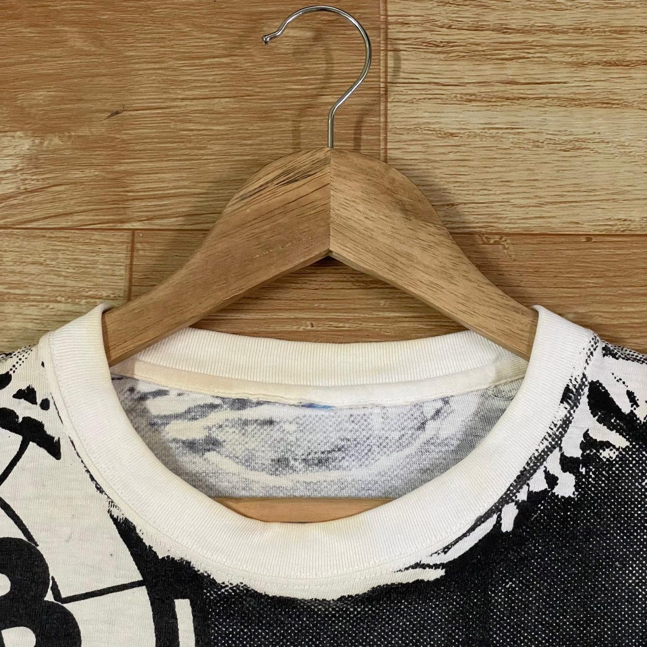 Vintage Vintage Rare Surfing All Over Print Tee Size US L / EU 52-54 / 3 - 7 Thumbnail