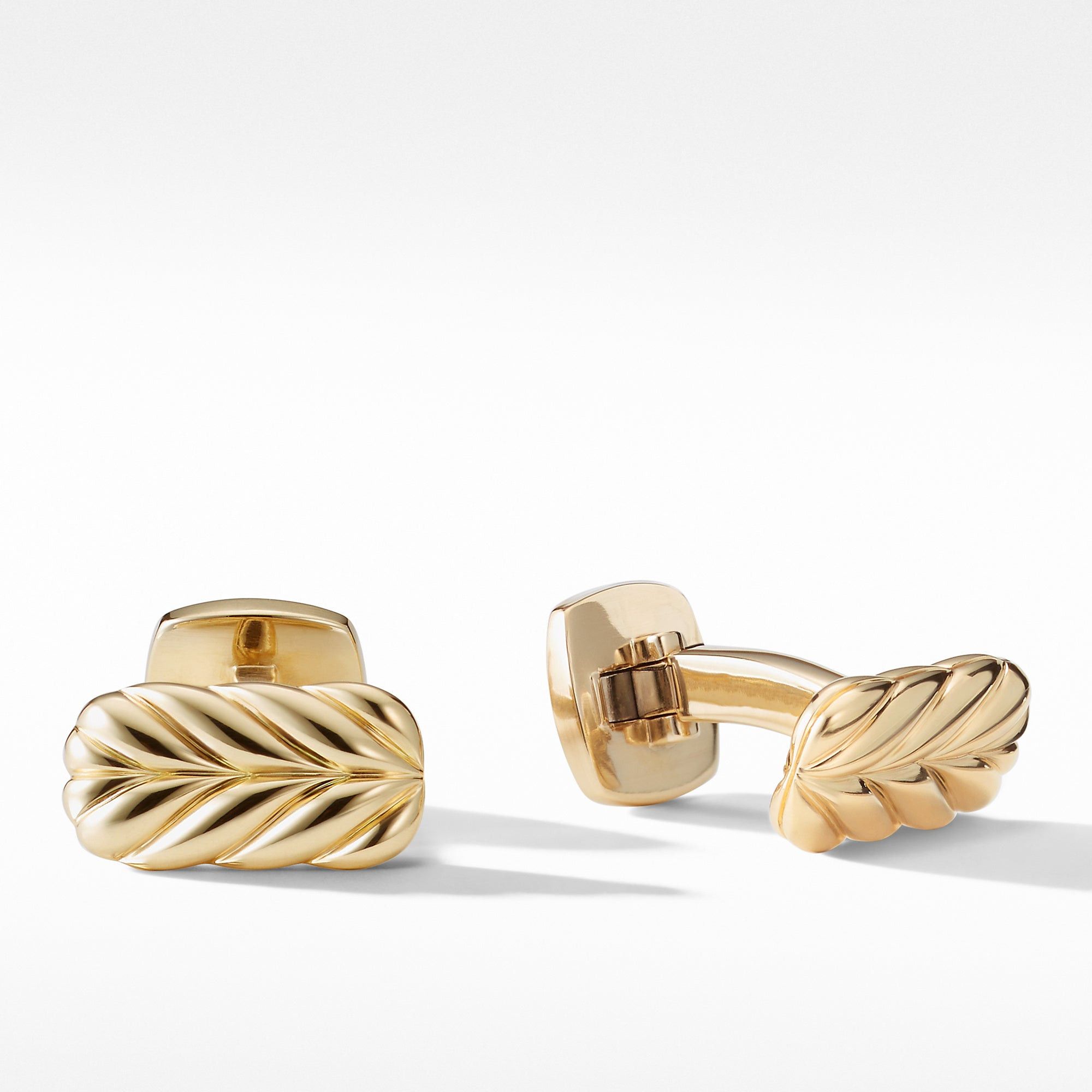 o1s1wg111025 C0F517 Chevron Cufflinks in 18K in Golden
