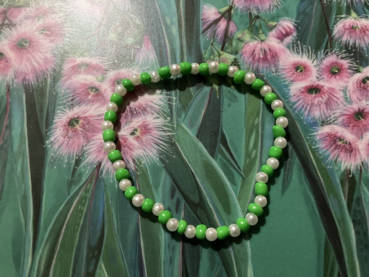 Other Green and faux pearl beaded bracelet Size ONE SIZE - 1 Thumbnail