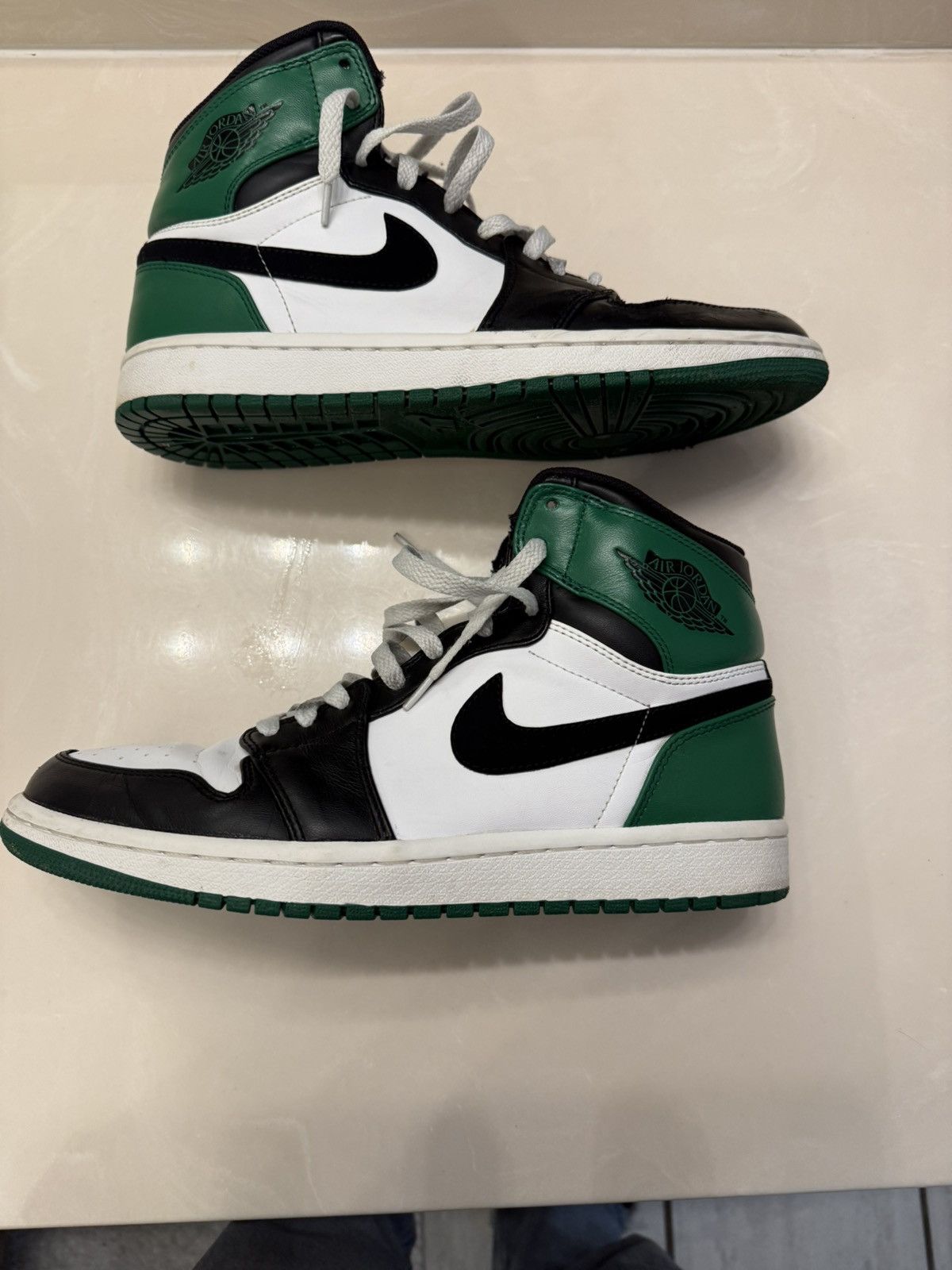 Nike Air Jordan Retro 1 Defining Moments (DMP) Celtics Size US 9.5 / EU 42-43 - 2 Thumbnail