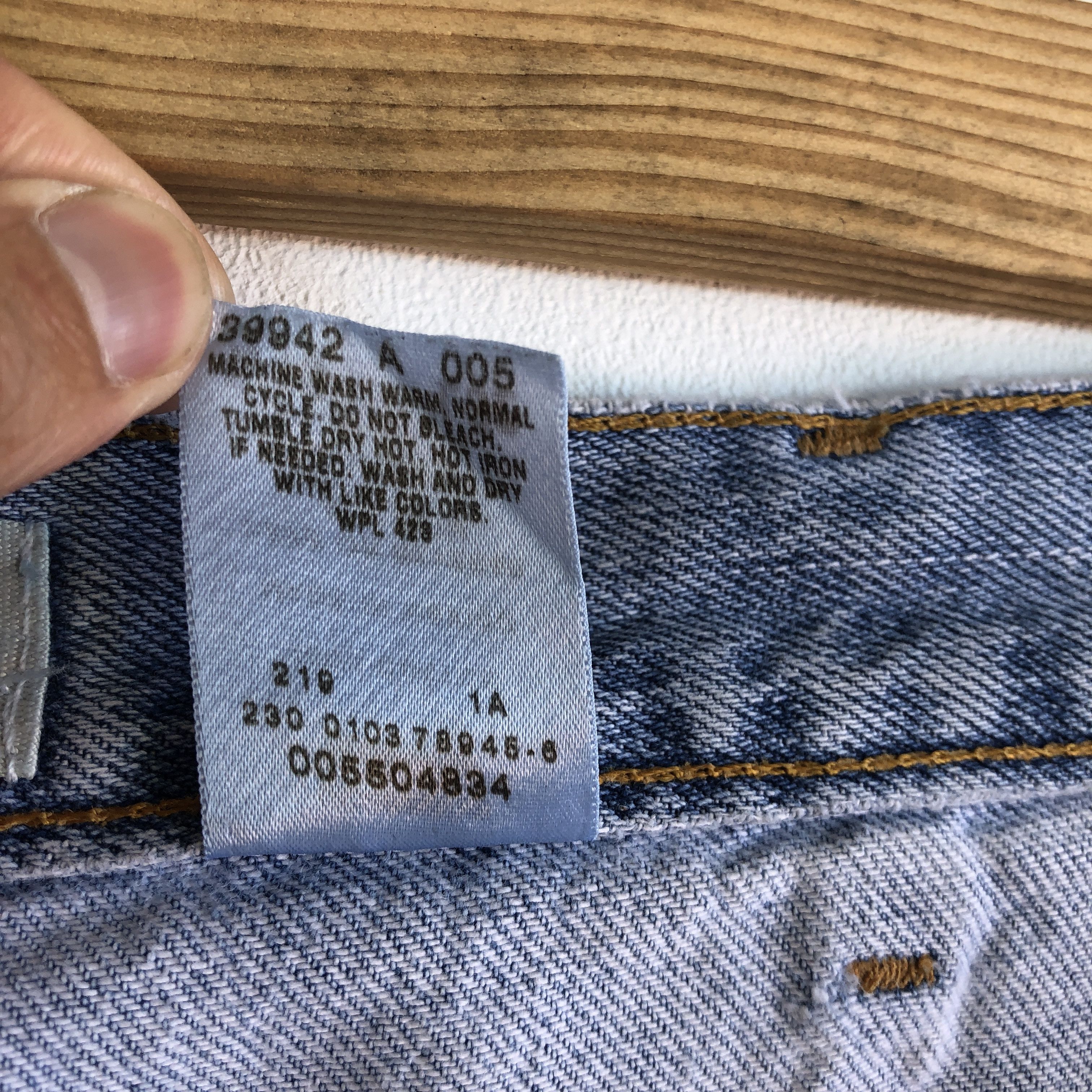 Levi's Vintage Light Wash Levi's Jeans Levi's 550 Denim Size US 38 / EU 54 - 10 Thumbnail