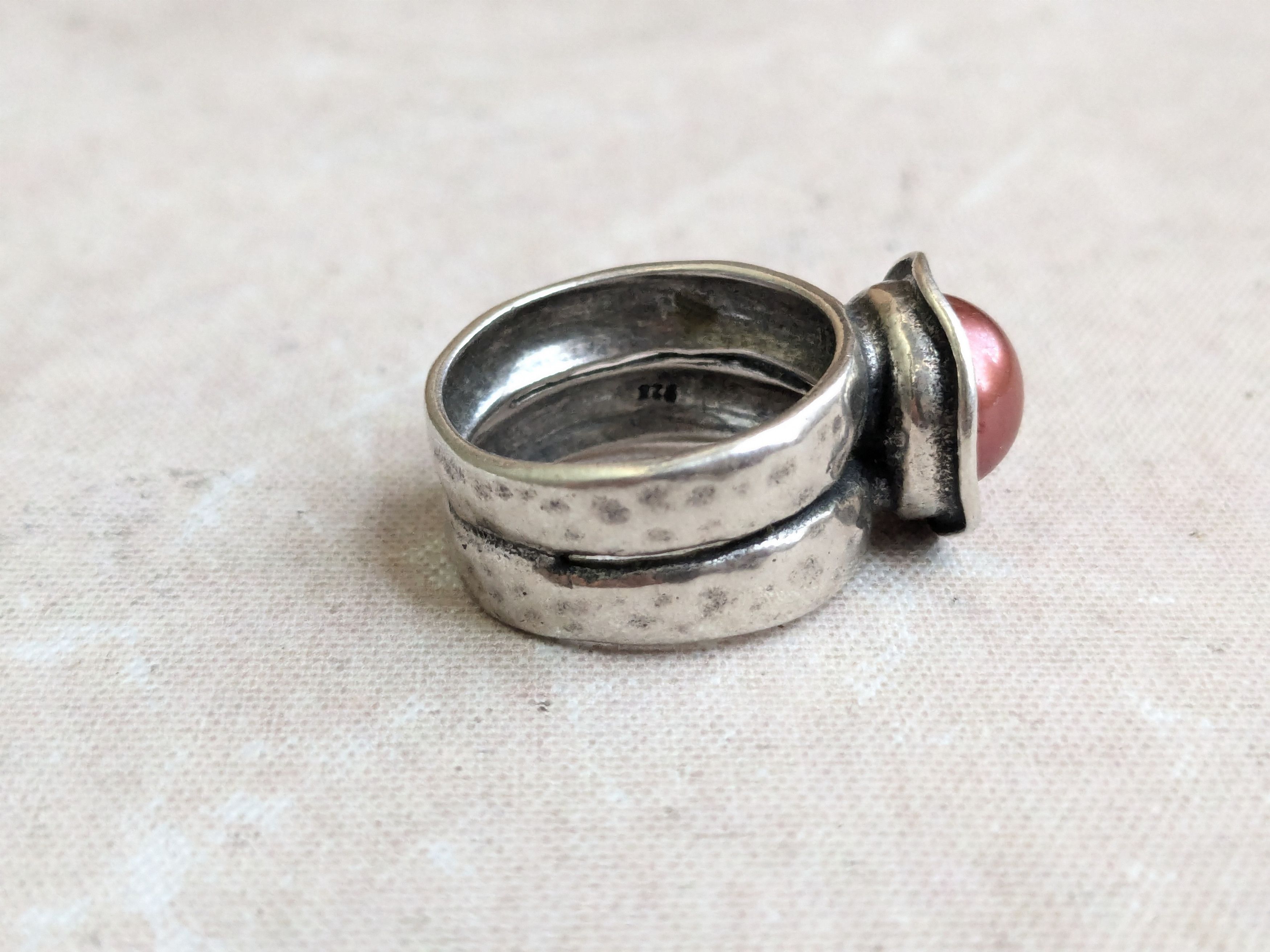 Sterling Silver Didae Sterling Silver Ring Pink Pearl 8.25 Hammered Size ONE SIZE - 8 Thumbnail
