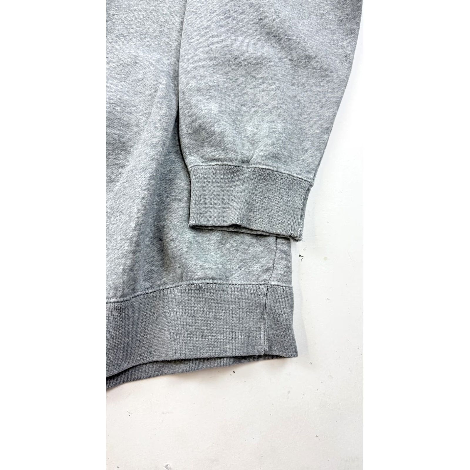 Nike VINTAGE Nike Sweatshirt Mens L Gray Graphic Print Crewneck Pullover Team Nike Swoosh Back Wordmark Front Logo Sports Fleece Size US L / EU 52-54 / 3 - 3 Thumbnail