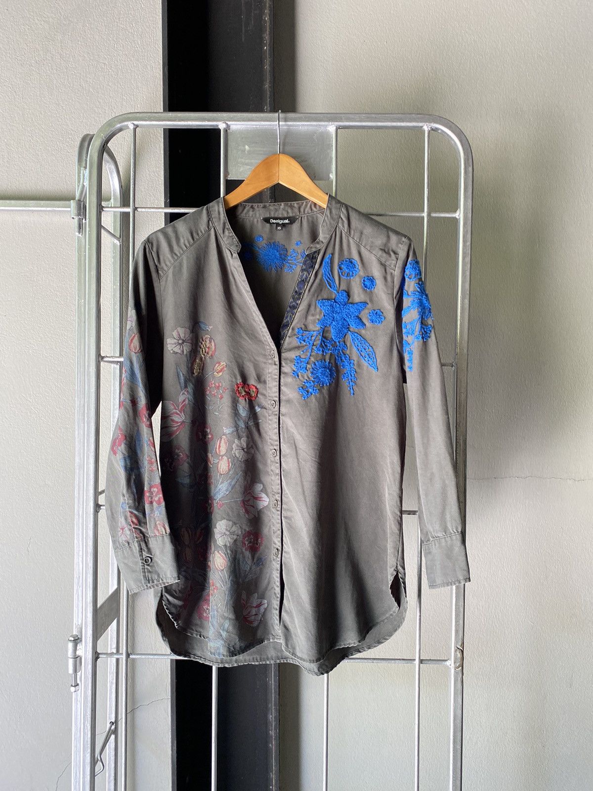 Desigual Desigual Gray Floral Embroidered shirt Size XS / US 0-2 / IT 36-38 - 1 Thumbnail