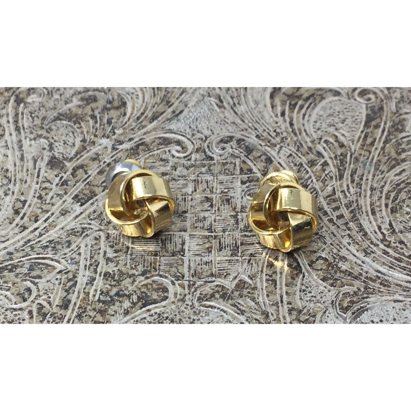 Other Women's Beautiful Gold Tone Stud Knot Earrings with Backs Size ONE SIZE - 2 Thumbnail