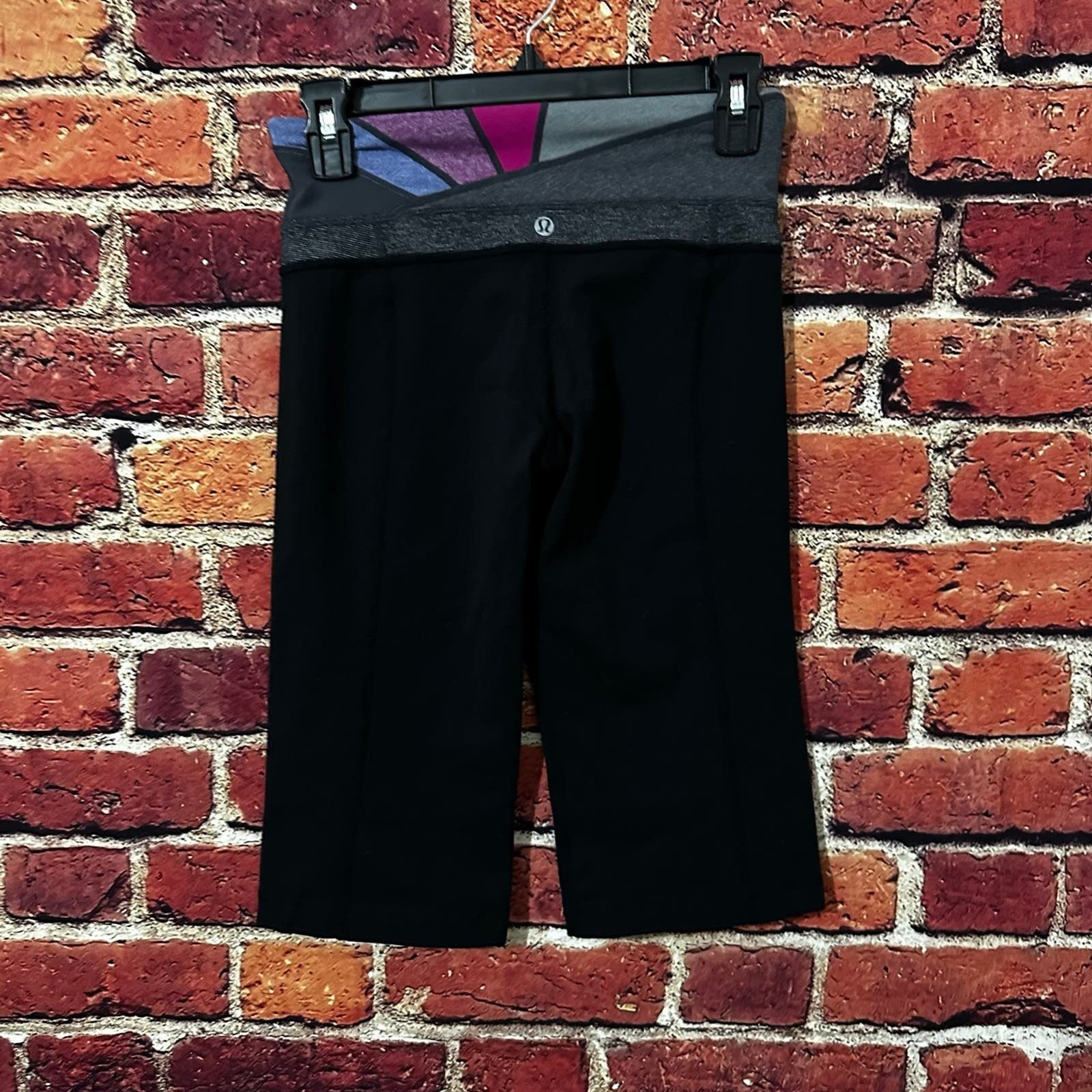 Lululemon Lululemon reversible Capri size 4 Size 27" / US 4 / IT 40 - 5 Thumbnail