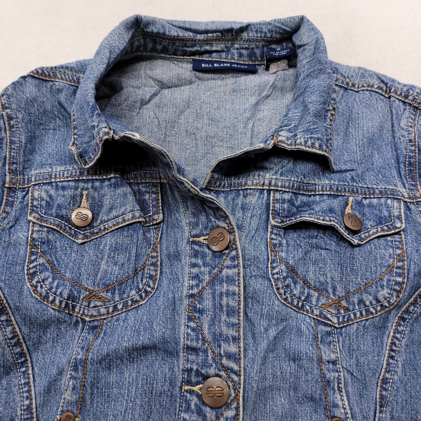 Bill Blass Bill Blass Casual Button Up Denim Jacket Womens Size M Blue Size M / US 6-8 / IT 42-44 - 1 Thumbnail