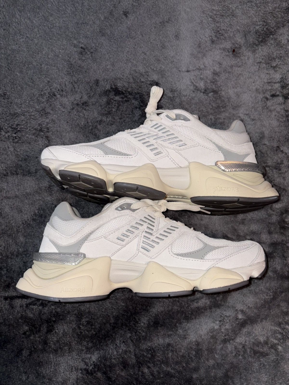 New Balance New Balance 9060 Sea salt with concrete and silver metallic Size US 9 / EU 42 - 3 Thumbnail