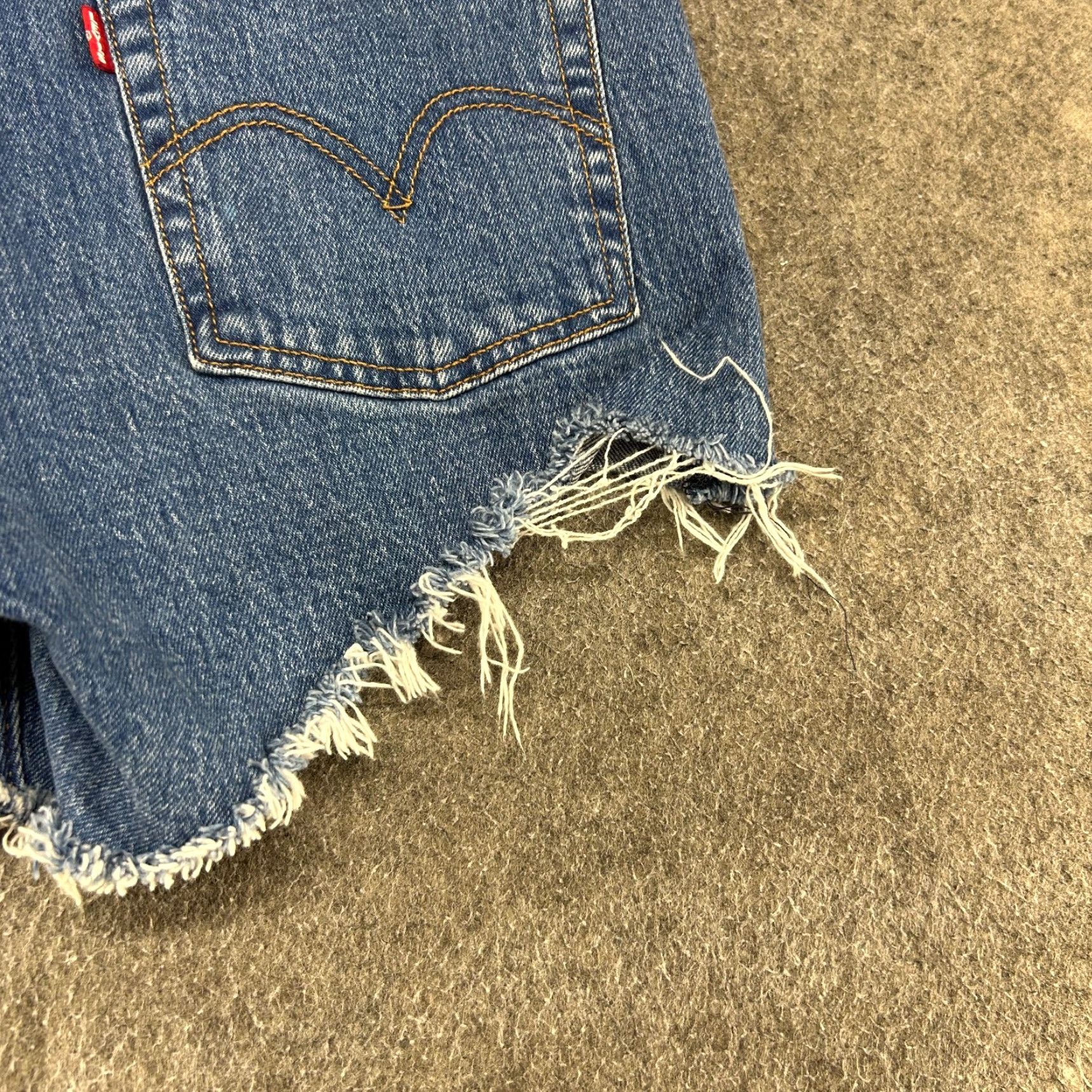 Levi's VINTAGE Levi's Shorts Womens 28 Blue Denim Jorts Wedgie Straight Medium Wash Cut Off Cargo Pocket USA 4 in Inseam Regular Mens? Wait. Size 28" / US 6 / IT 42 - 6 Thumbnail