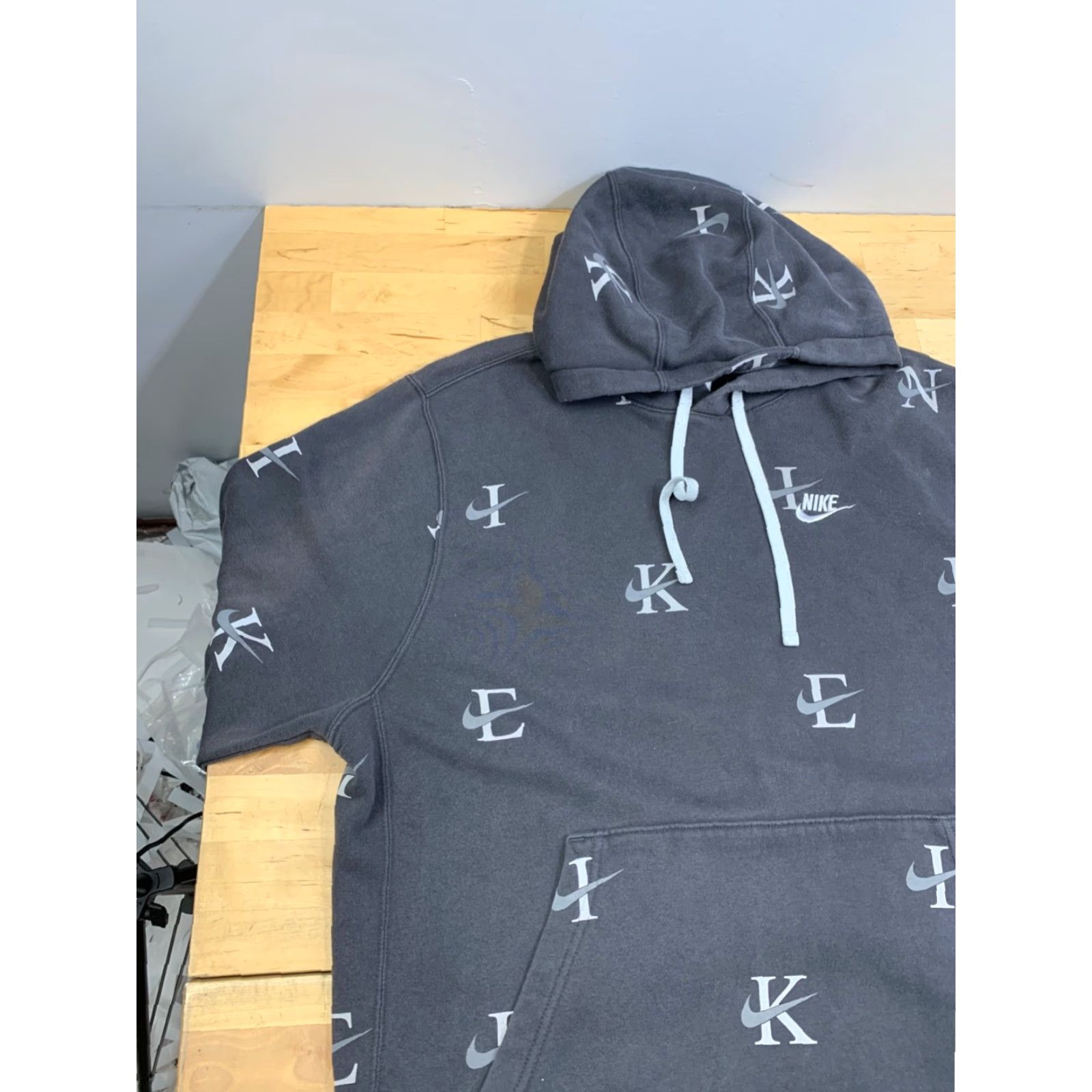 Nike Nike Hoodie Mens XL Black AOP Pullover Logo Faded Swoosh 12044 Size US XL / EU 56 / 4 - 5 Thumbnail