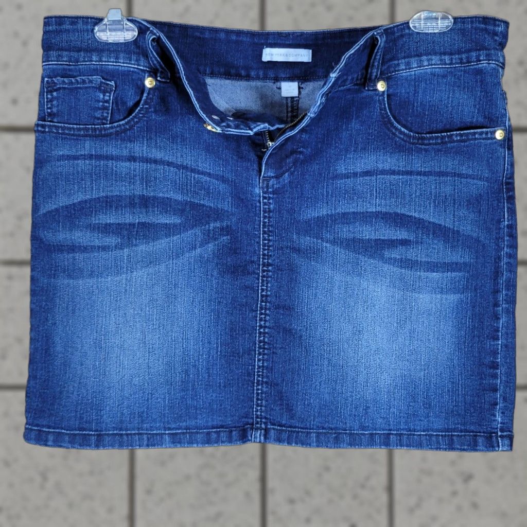Vintage New York & Company Womens Denim Mini Skirt Size 12 Medium Wash Skirt Denim Blue Shorts 16.5" 18" Men? (Oops) Size 34" / US 12 / IT 48 - 1 Thumbnail