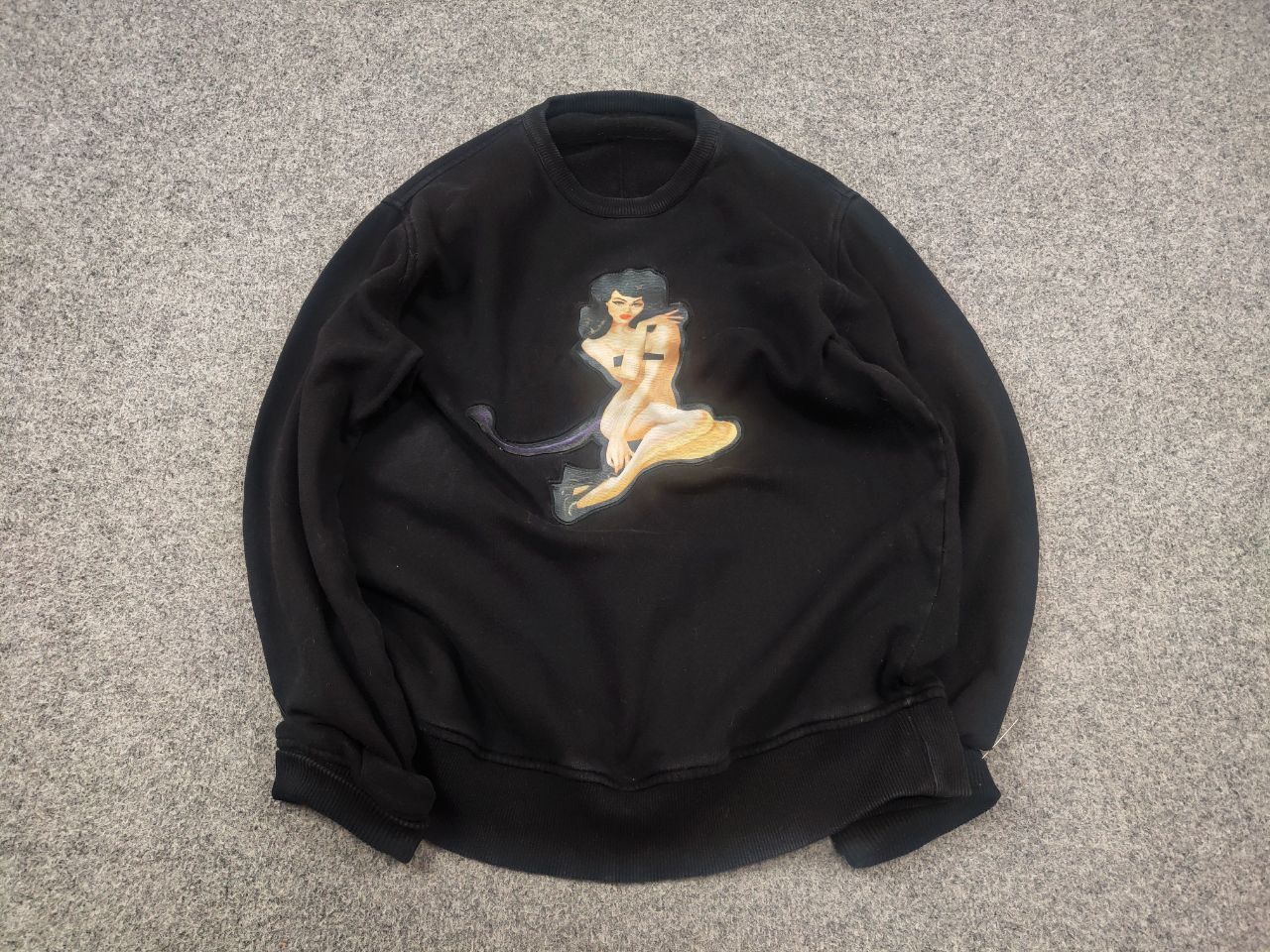 Givenchy Givenchy Girl Logo Embroidery Authentic Crewneck Sweatshirt Size US S / EU 44-46 / 1 - 2 Thumbnail