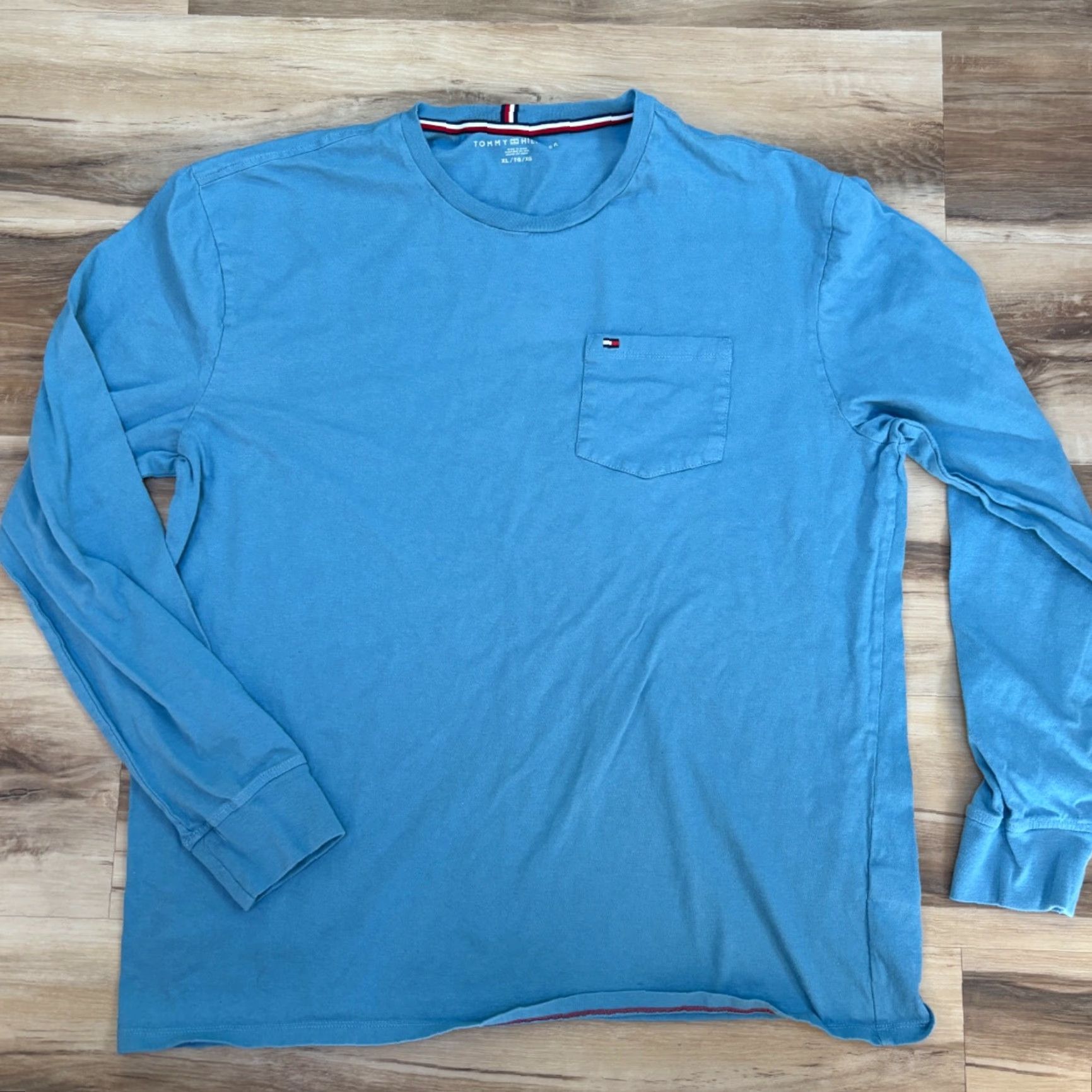 Tommy Hilfiger Tommy Hilfiger T-Shirt Mens XL Light Blue Long Sleeve Pocket Crewneck 100% Cotton Size US XL / EU 56 / 4 - 2 Thumbnail