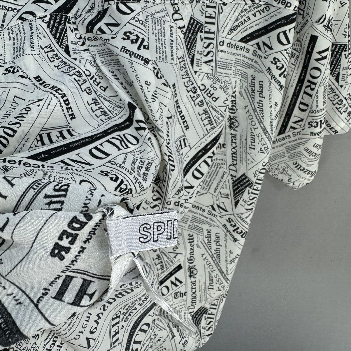 Japanese Brand Spinns All Over Newspaper Print Shirt Size US M / EU 48-50 / 2 - 11 Thumbnail