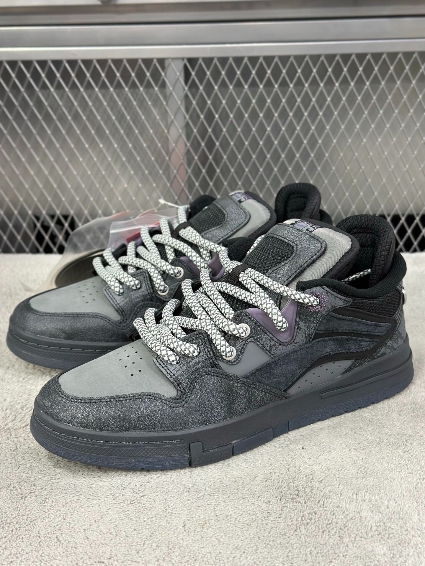 Li-Ning Li-Ning Black Lowtop Sneakers 43.5 Men Size US 10.5 / EU 43-44 - 1 Thumbnail