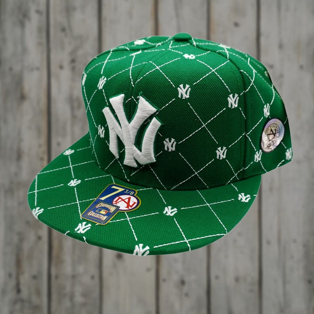 American Needle Mens Green NY Yankees Fitted Hat 7 3/8 MLB Quilted All Over Logo AOP St Patricks American Needle Size ONE SIZE - 1 Thumbnail