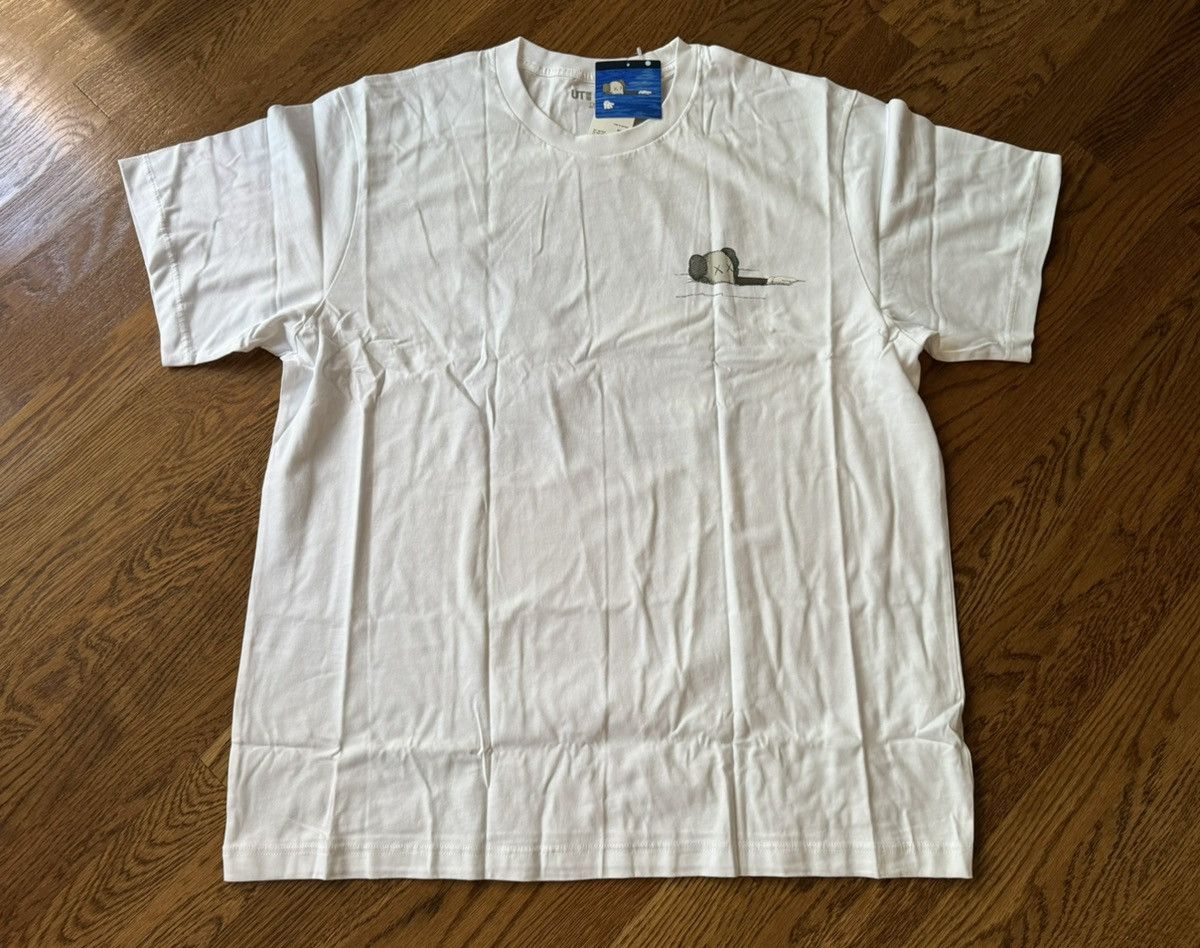 Kaws × Uniqlo Medium Kaws Artbook Cover Tee White Uniqlo UT T-Shirt Figure Size US M / EU 48-50 / 2 - 2 Thumbnail