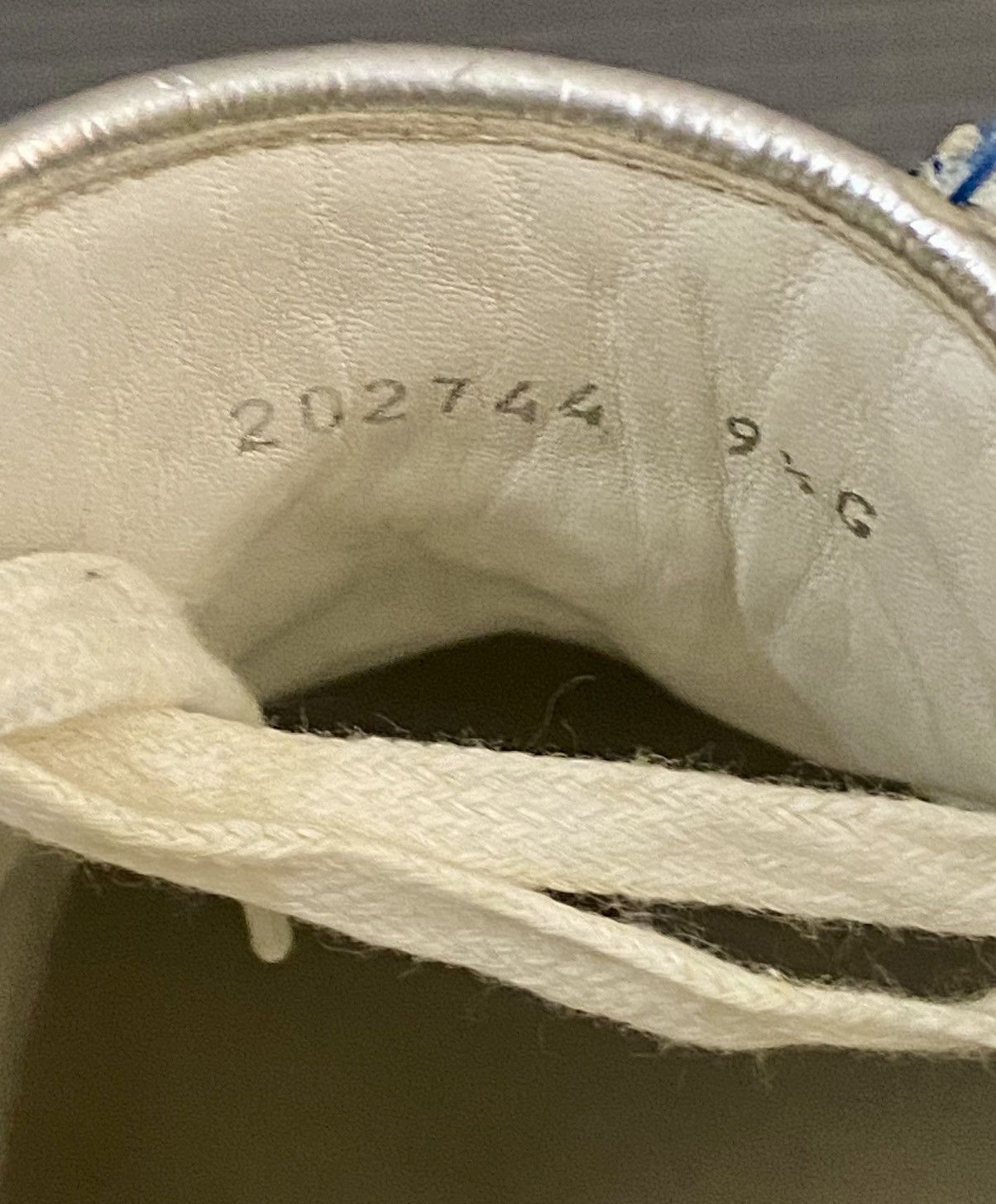 Gucci Gucci 🇮🇹 x Tom Ford white blue suede GG sneaker 9.5uk VINTAGE Size US 10.5 / EU 43-44 - 16 Thumbnail
