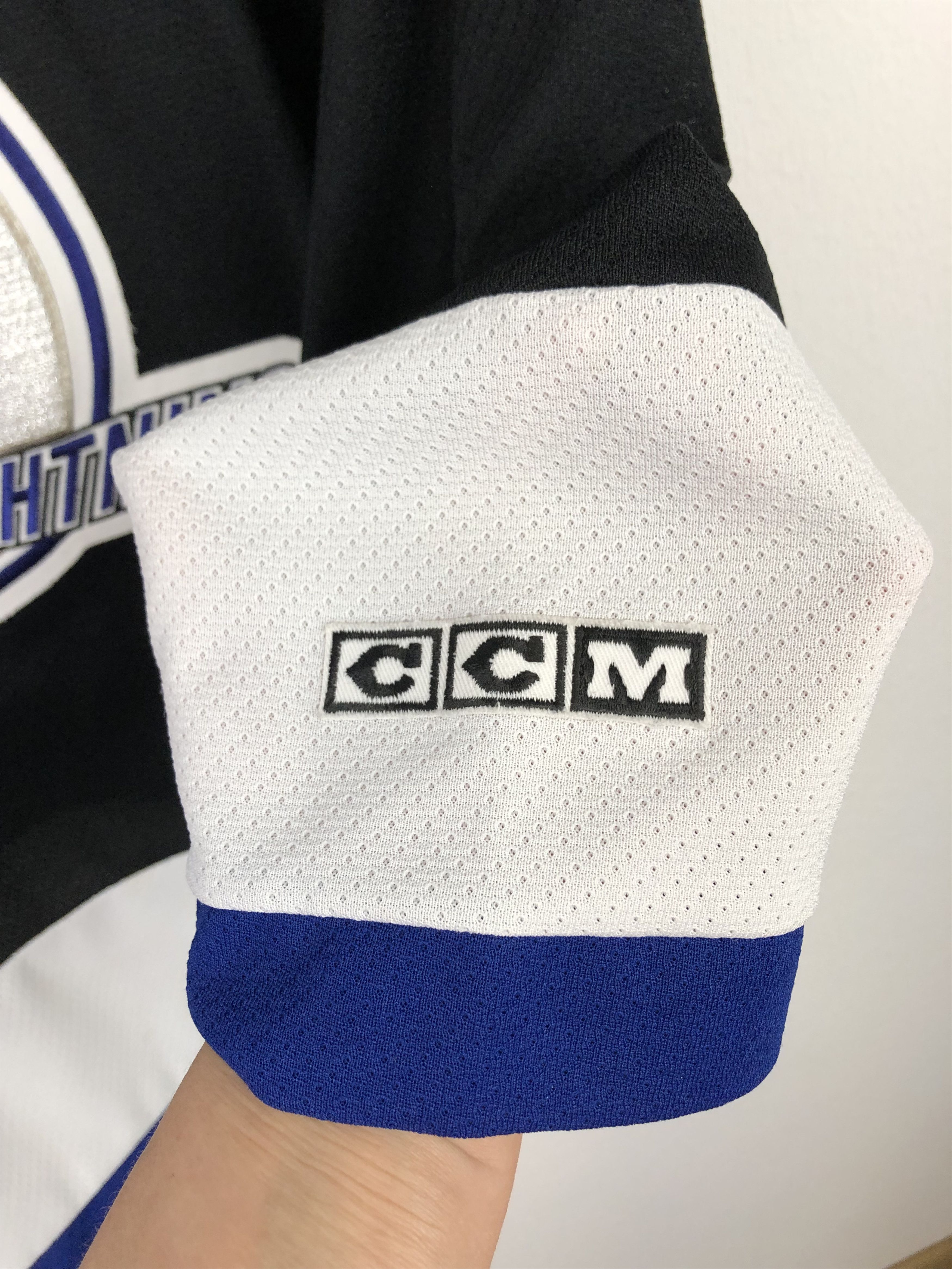 Ccm Vintage Tampa Bay Lightning Authentic NHL Hockey Jersey Size US M / EU 48-50 / 2 - 4 Thumbnail