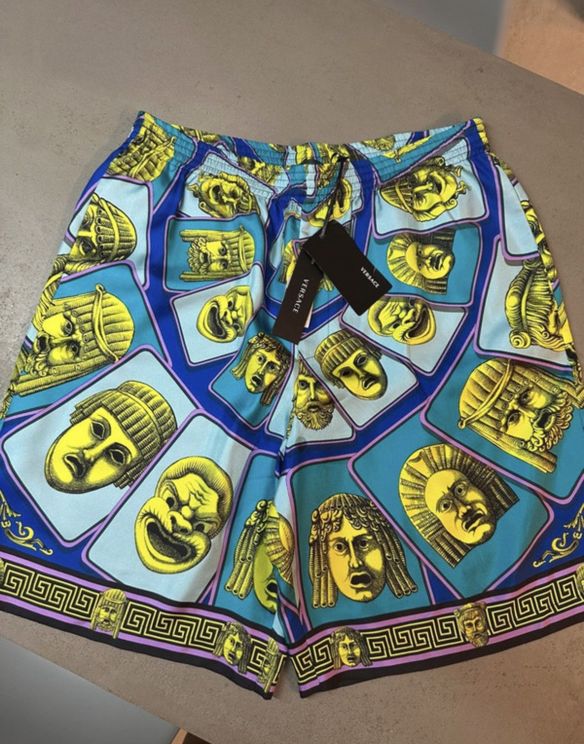 Versace Versace Le Maschere print silk shorts Size US 44 / EU 60 - 1 Thumbnail