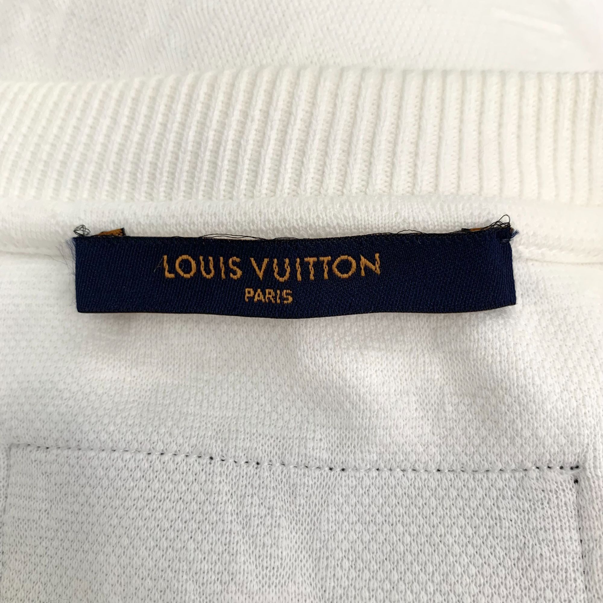 Louis Vuitton H14708 Louis Vuitton White Embossed Monogram T-Shirt Size US M / EU 48-50 / 2 - 5 Thumbnail