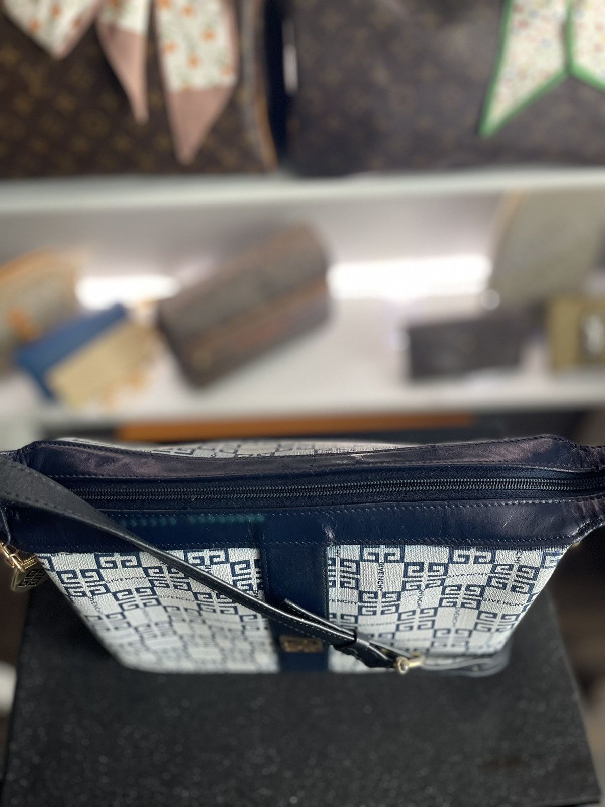Givenchy Givenchy Monogram 4G Gold Shoulder Bag Size ONE SIZE - 4 Thumbnail