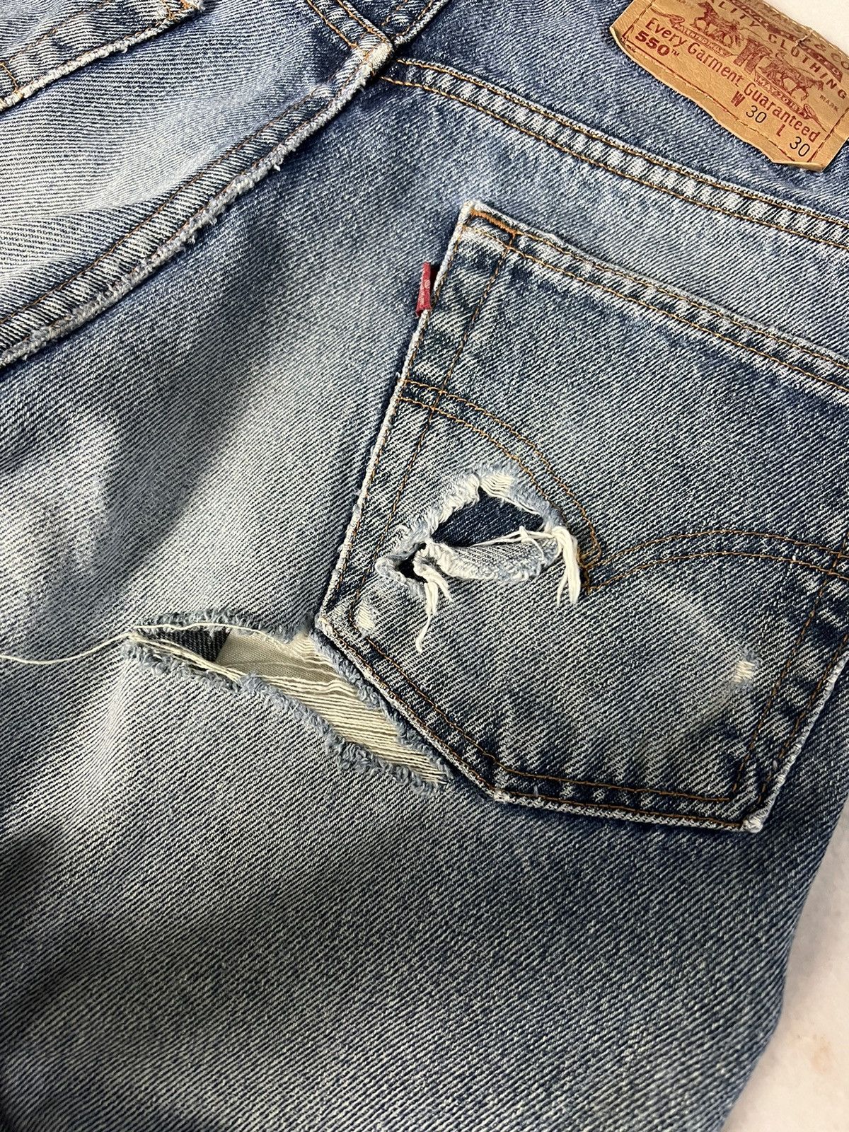 Levi's VINTAGE 90’S LEVIS 550 DISTRESSED JEANS RARE Size US 29 - 11 Thumbnail