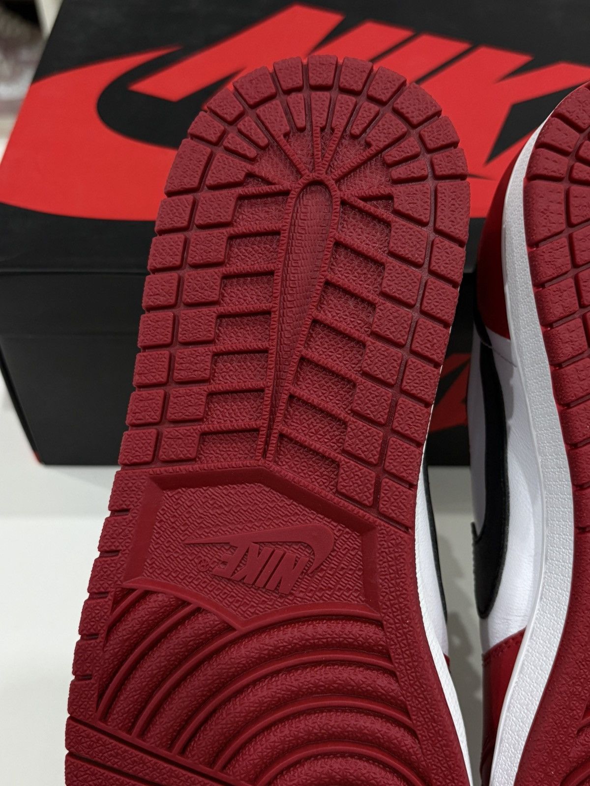 Jordan Brand Jordan 1 Chicago OG Low 2016 Size US 10.5 / EU 43-44 - 8 Thumbnail